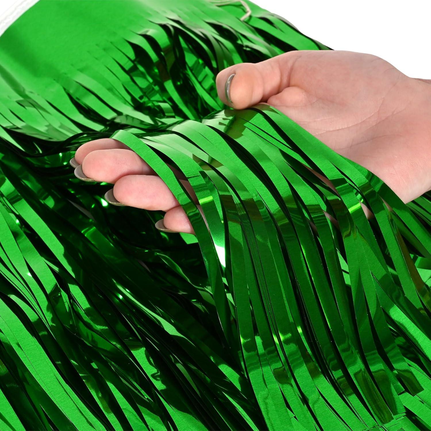 Beistle Pancarta de Cortina con Flecos de Plástico Metálico Verde para Flotadores de Desfile Feliz Día de San Patricio Decoraciones de Mardi Gras Cortina de Oropel Accesorios para Cabina de Fotos Telón de Fondo Suministros para Fiesta de Cumpleaños