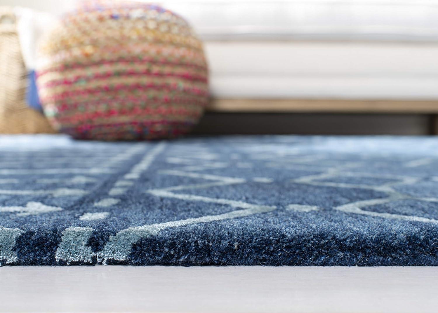 SAFAVIEH Himalaya Darin Geometric Wool Area Rug, Navy/Silver, 6' x 9'