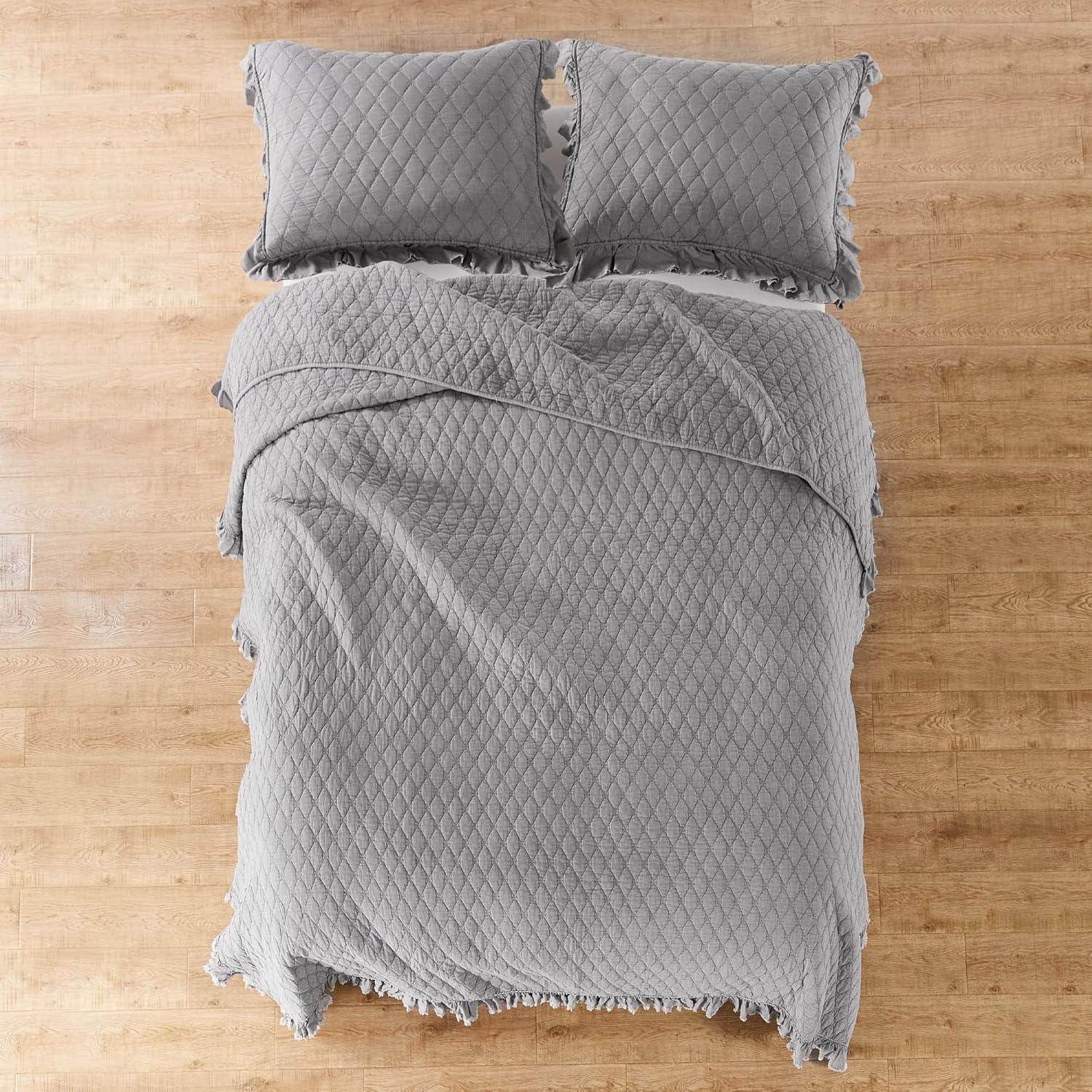 Luxurious Gray King-Size Reversible Microfiber Quilt Set