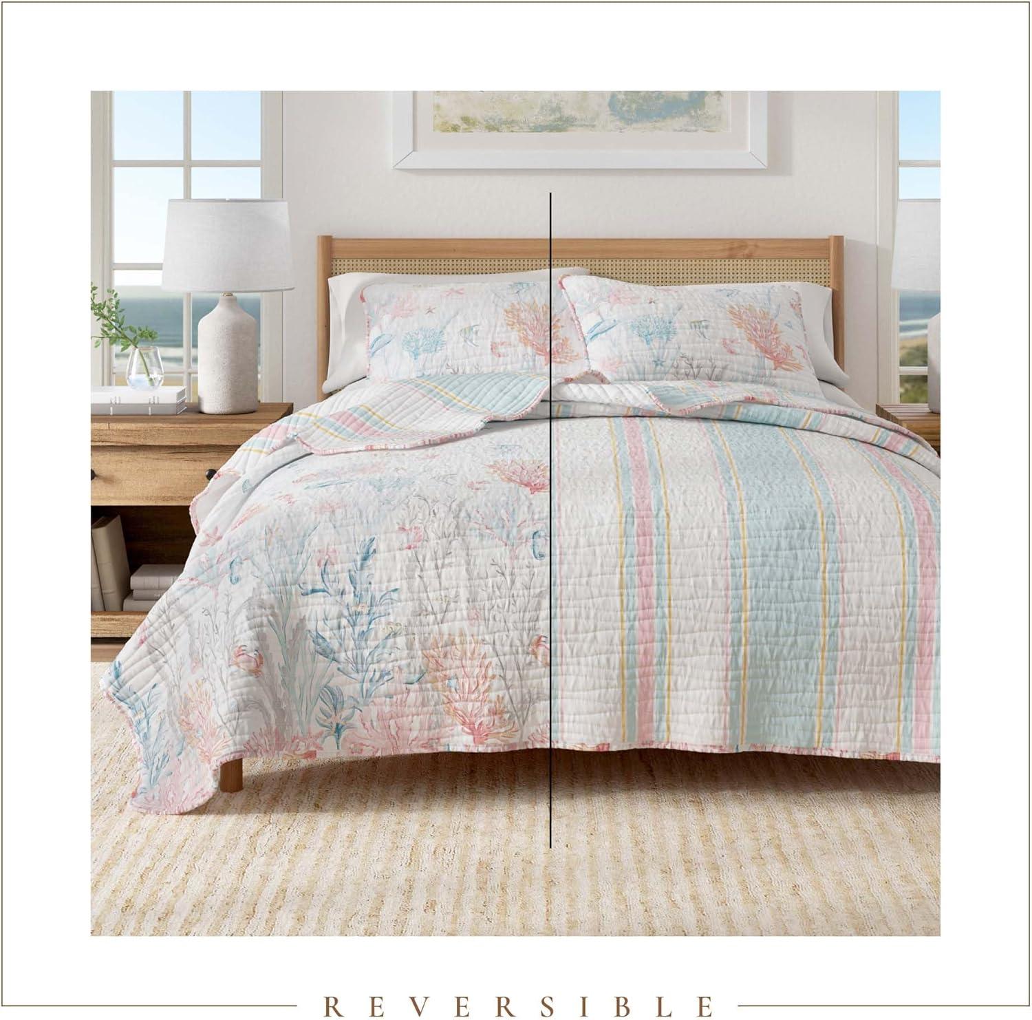 Coastal Coral Reef Reversible Quilt Set with Shams (Twin / Twin XL, Coral Reef)