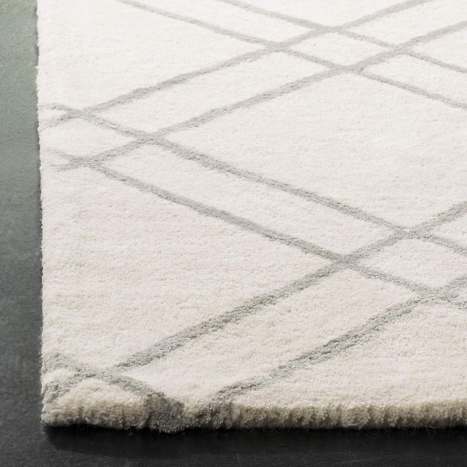 Himalaya HIM901 Handmade Area Rug - 4'x6' - Ivory/Silver - Safavieh