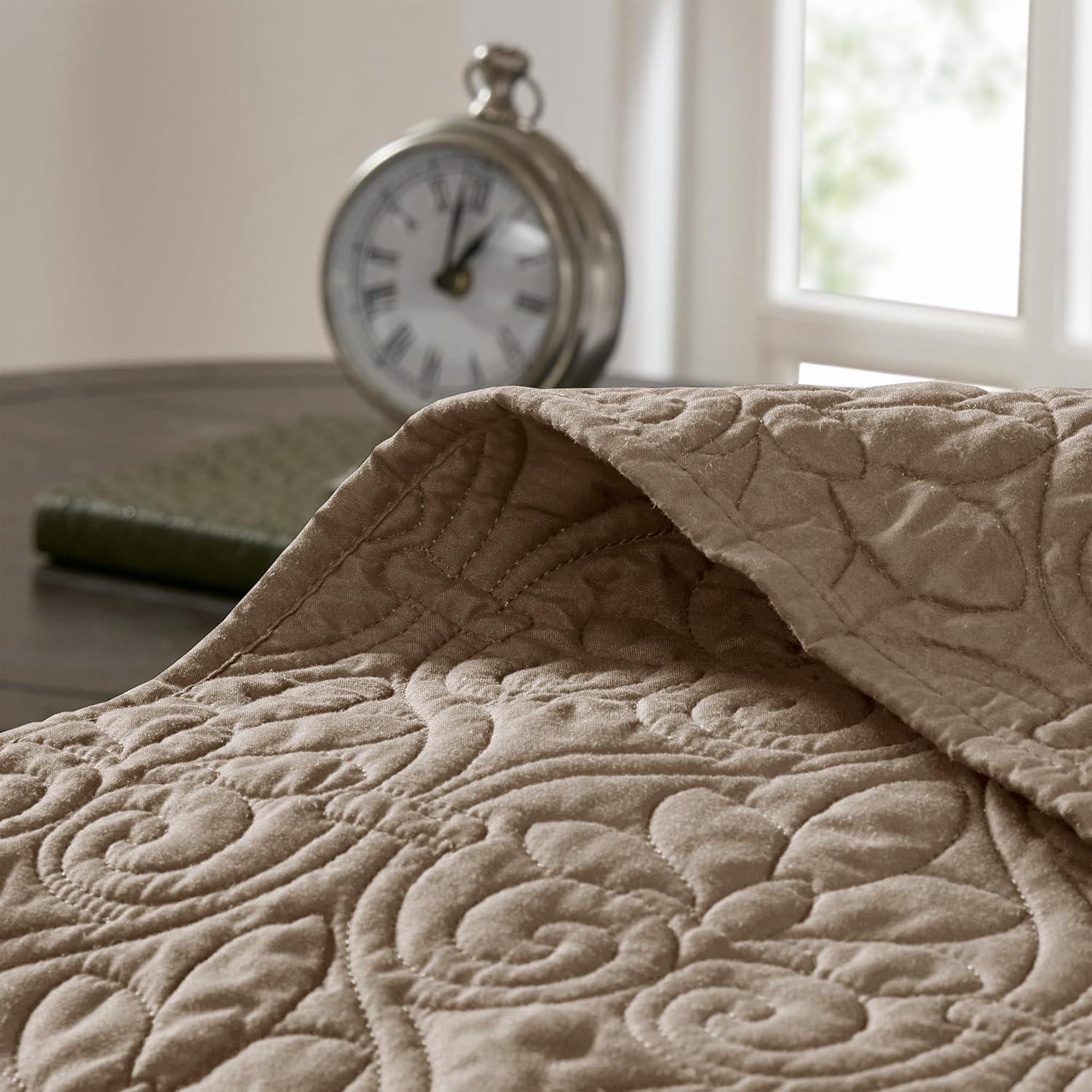 Quebec Reversible Bedspread Set