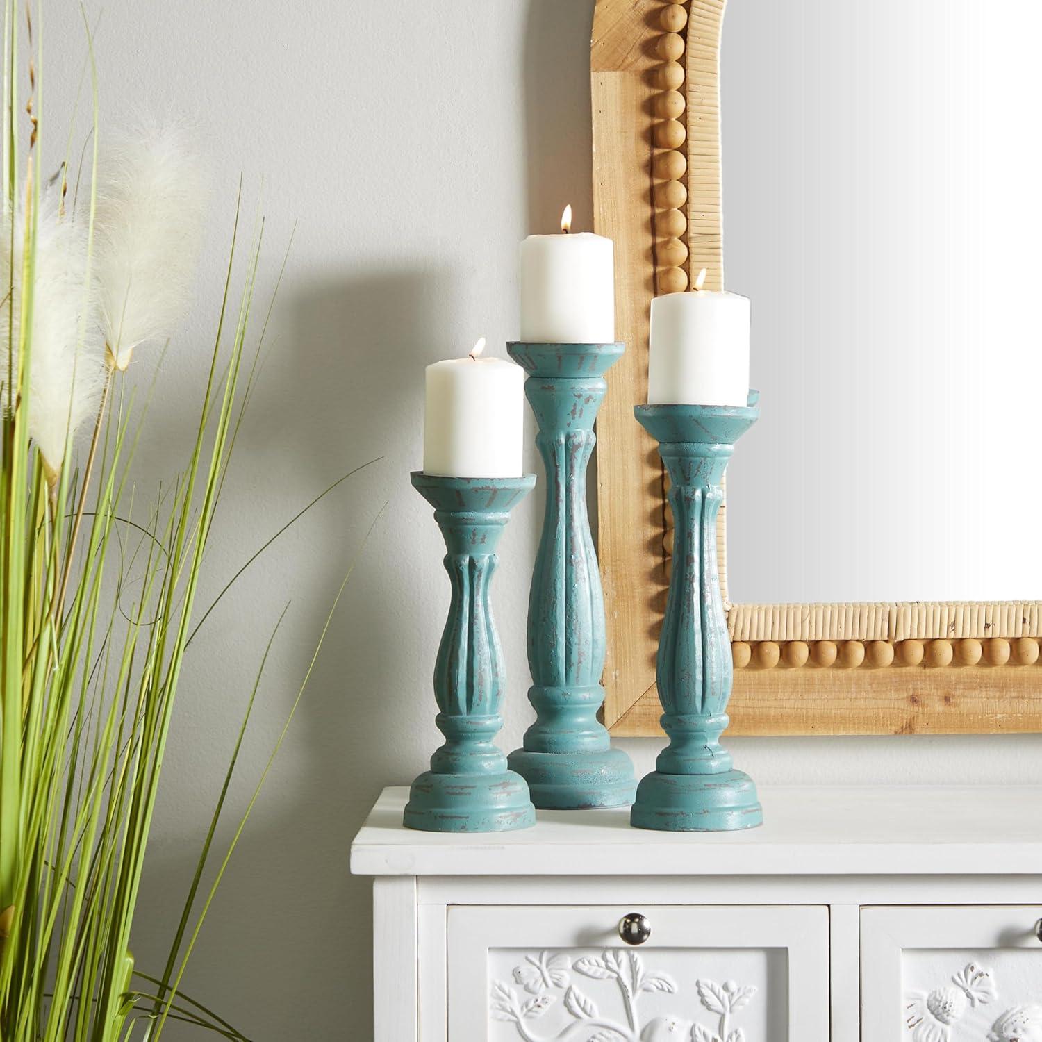 DecMode 3 Candle Green Wooden Distressed Turned Pillar Candle Holder, Set of 3
