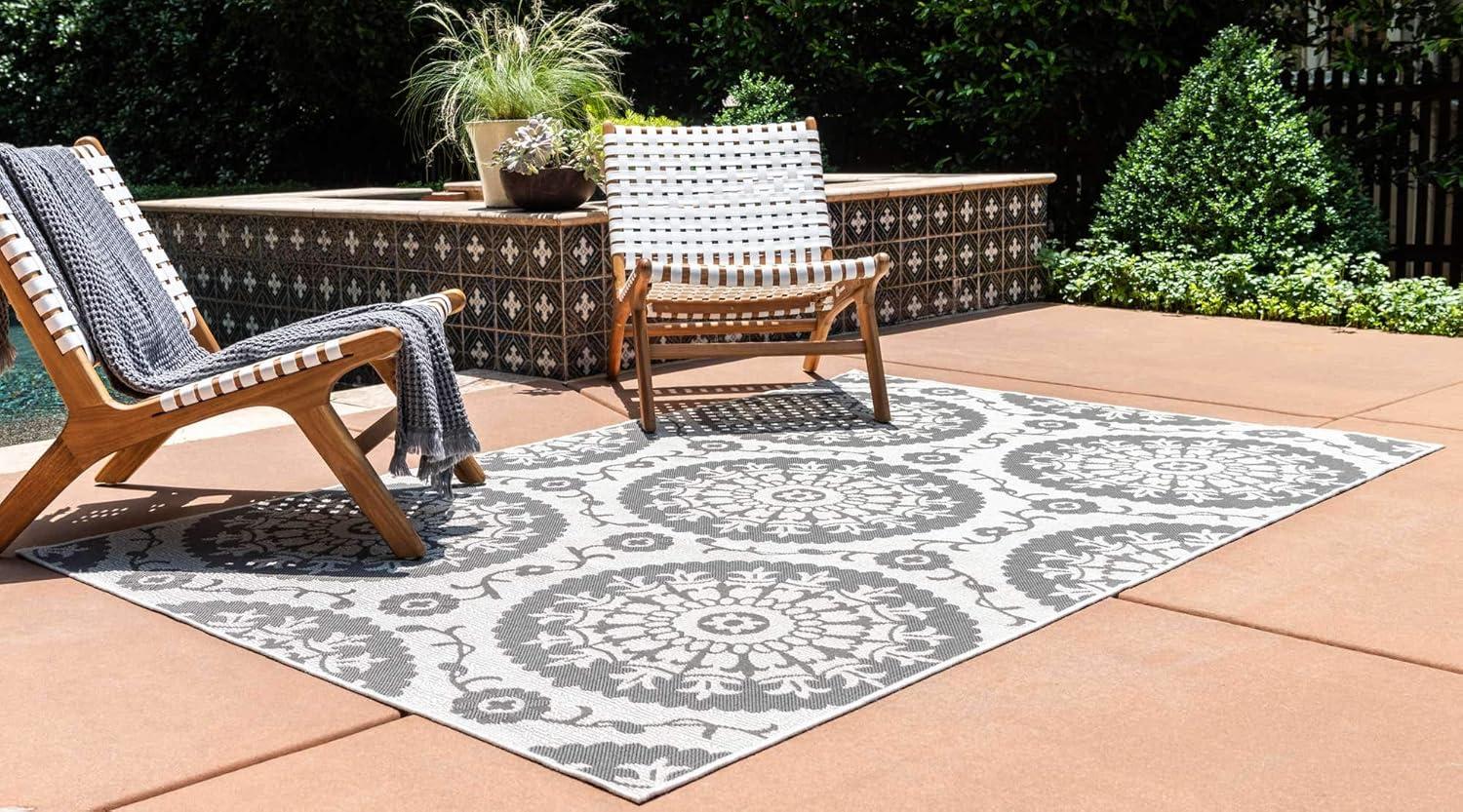 Unique Loom Outdoor Botanical Collection Area Rug - Medallion (9'  x 12' Rectangle Gray/Silver)