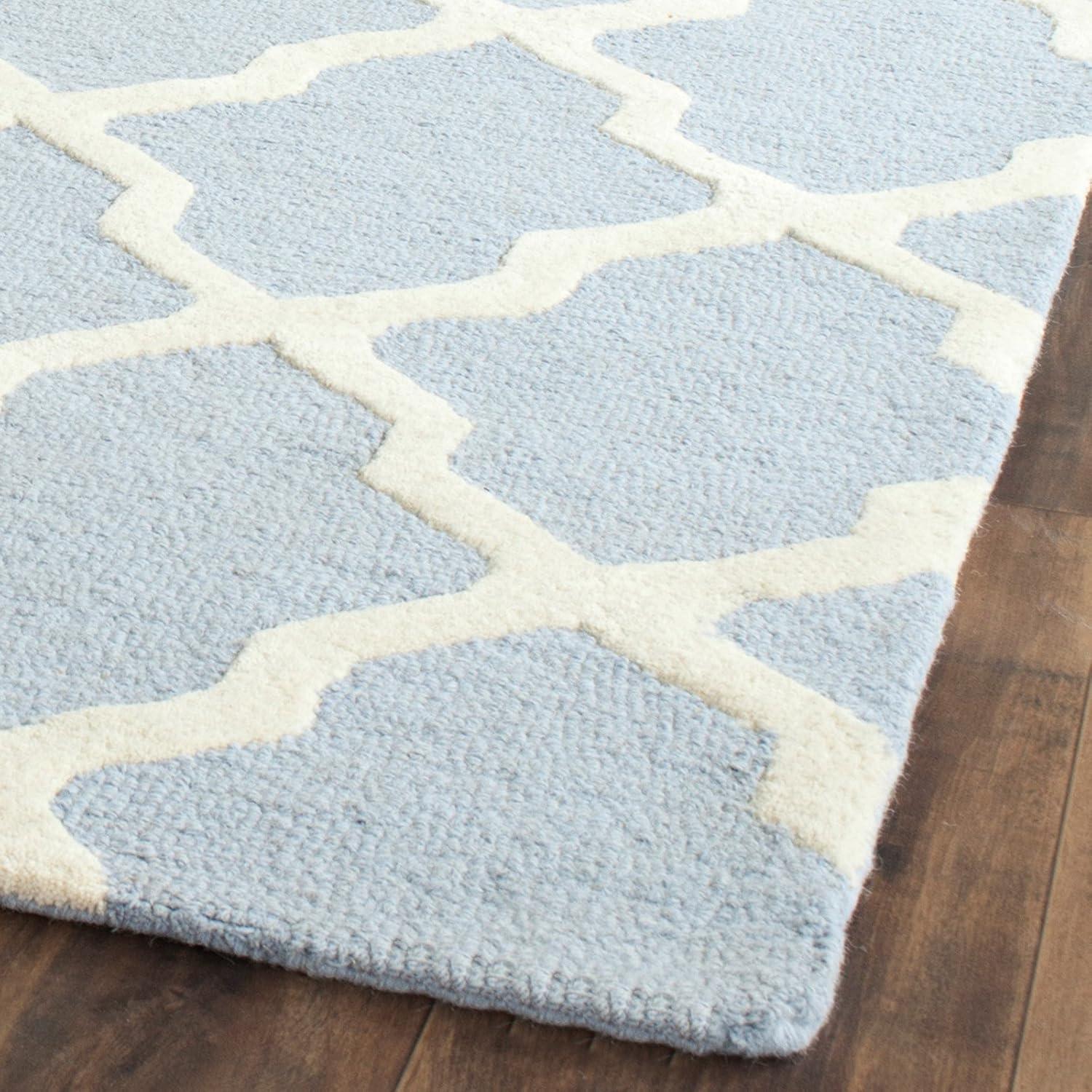 Handmade Light Green and Ivory Wool Trellis Area Rug, 5' x 8'