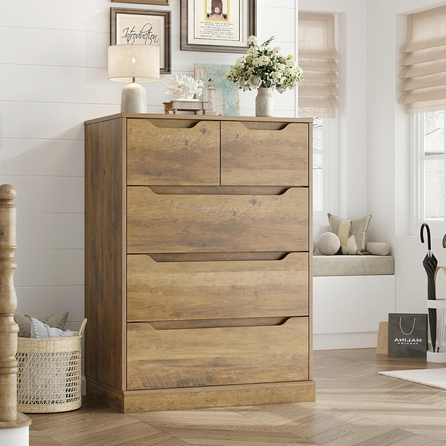 Homfa Dresser for Bedroom, Wood Storage Chest of 5 Drawers with Cutout Handles for Living Room, Rustic Brown