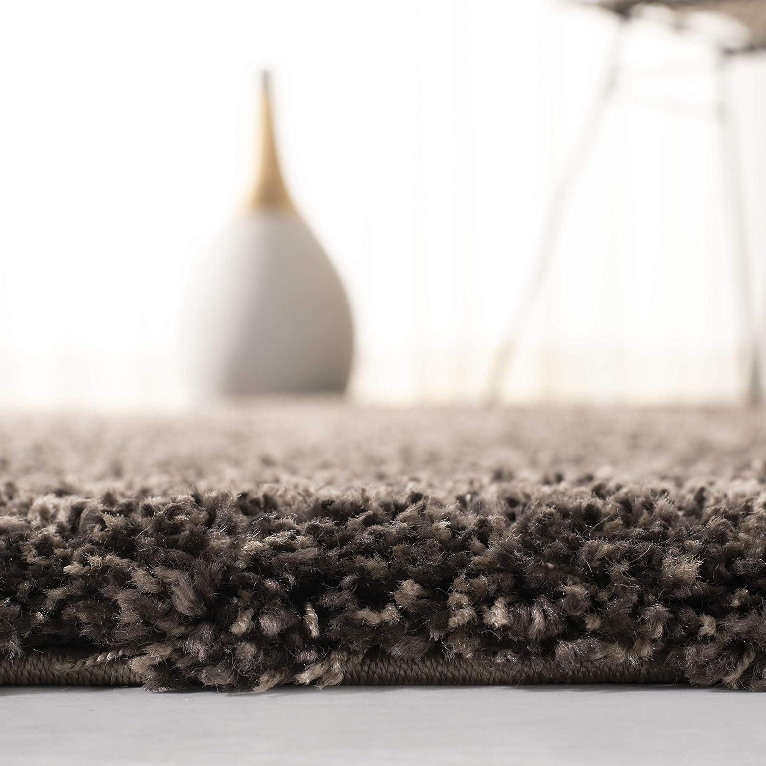 Shag SG151 Power Loomed Indoor Area Rug - Mushroom - 4'x6' - Safavieh.