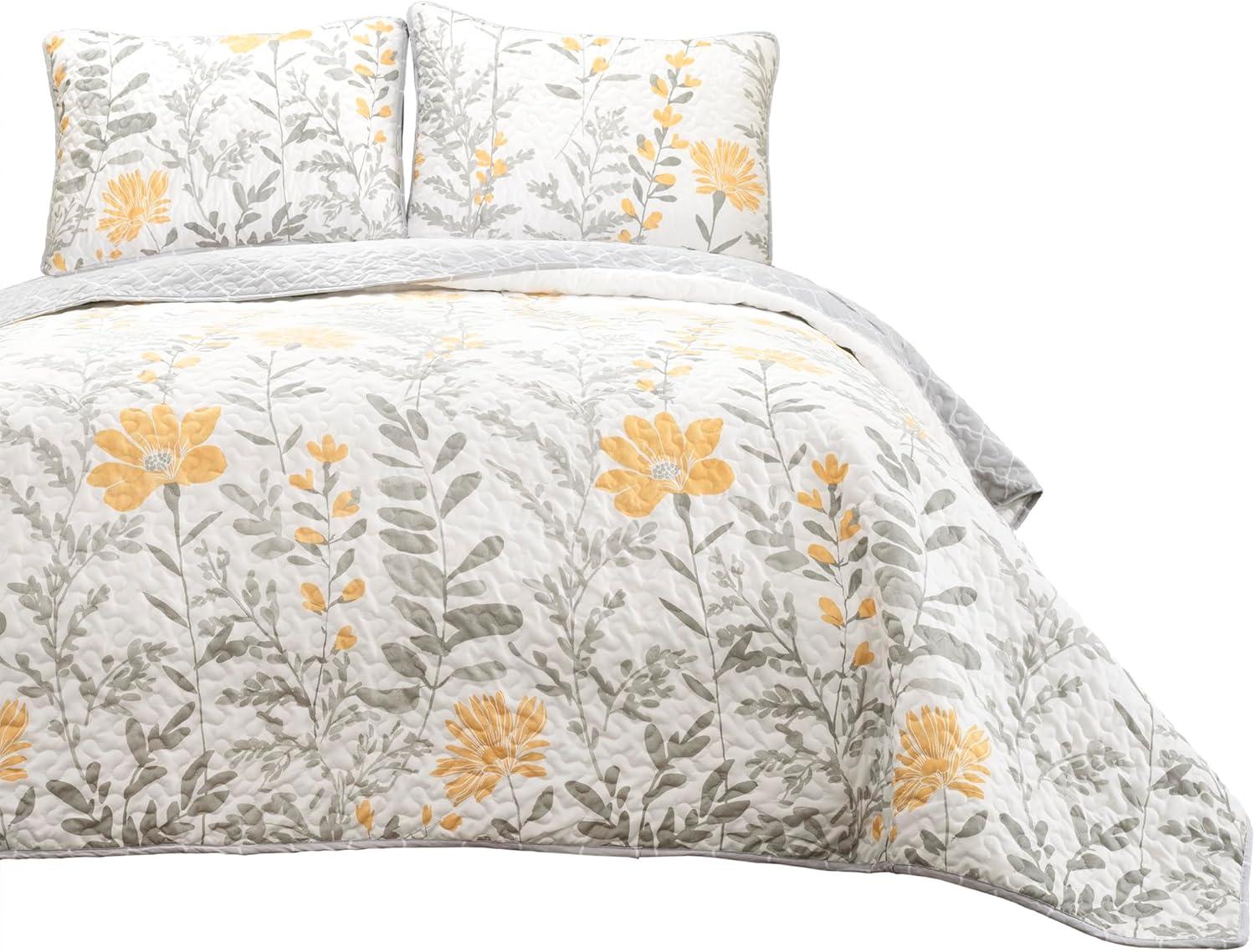 Torre & Tagus Felicia Traditional Floral Quilt Set
