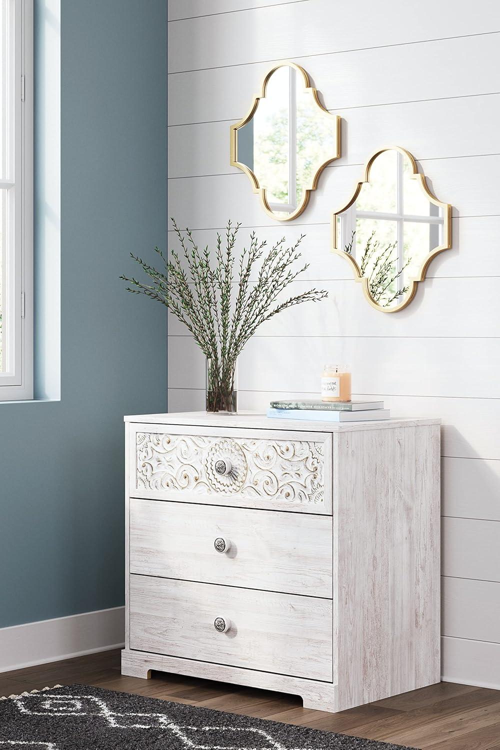 Whitewashed Medallion 3-Drawer Coastal Chest in White