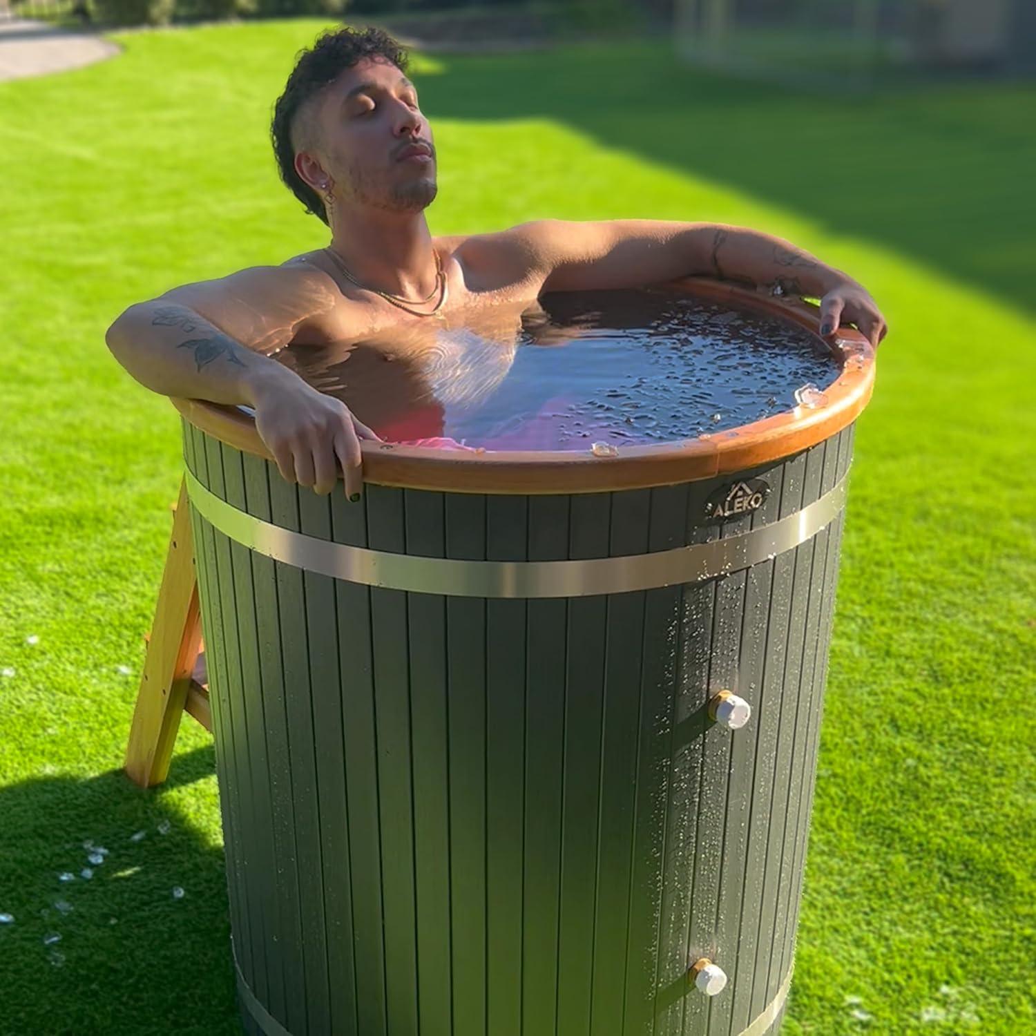 ALEKO ALEKO Ice Bath Frost Cold Pod Plunge Tub | 118 Gallon Water Treatment Capacity | 37.5” x 32.25”
