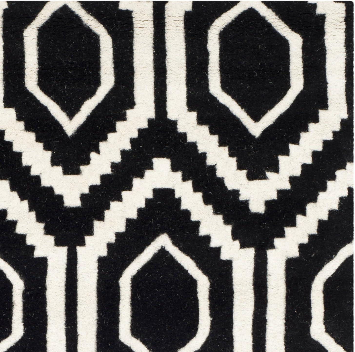 SAFAVIEH Chatham Graham Geometric Wool Area Rug, Black/Ivory, 4' x 6'