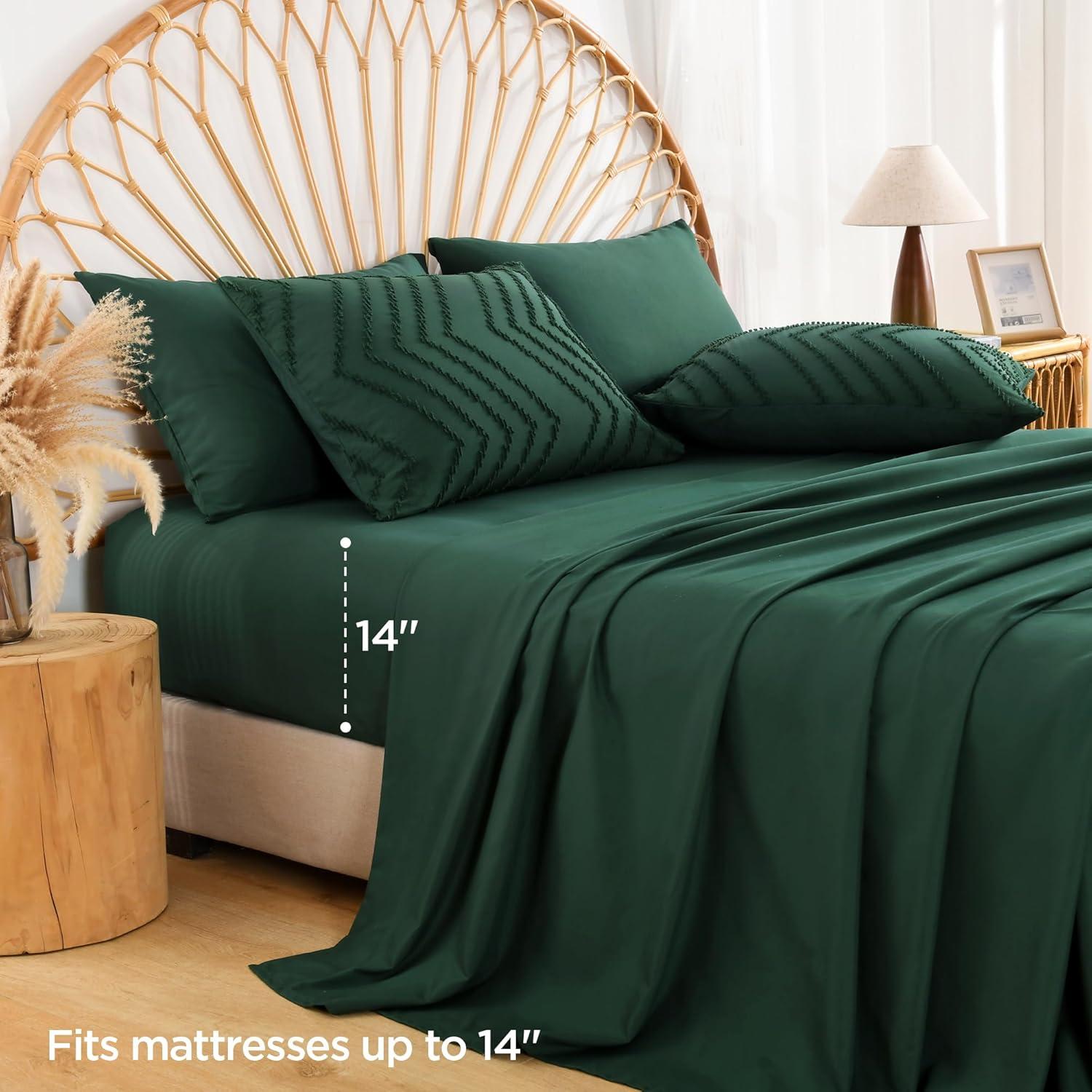 Andency Emerald Dark Green Comforter Set Full, Bed in a Bag 7 Pieces Boho Tufted Bedding Set, All Season Bed Sets with 1 Comforter, 2 Pillow Shams, 2 Pillowcases, 1 Flat Sheet, 1 Fitted Sheet