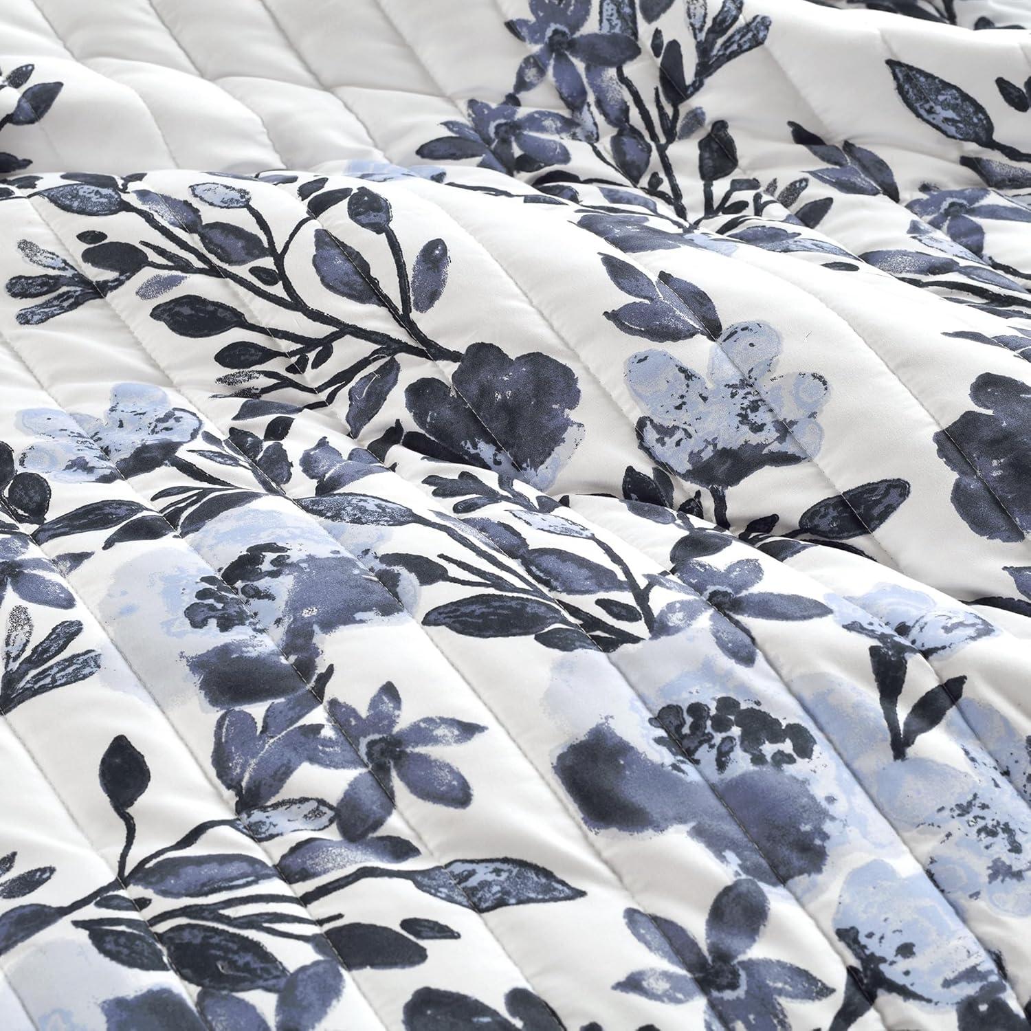 Navy and White Floral Reversible Full Quilt Set