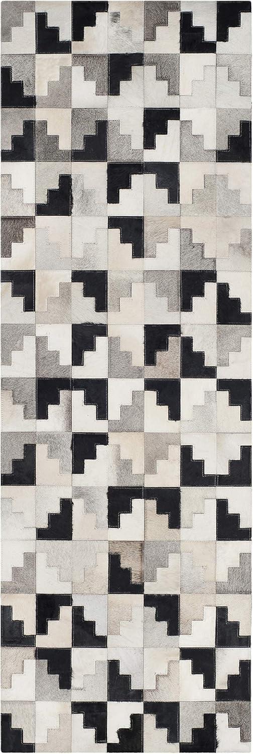 Studio Leather STL172 Hand Woven Runner Rug - Ivory/Black - 2'3"x7' - Safavieh.