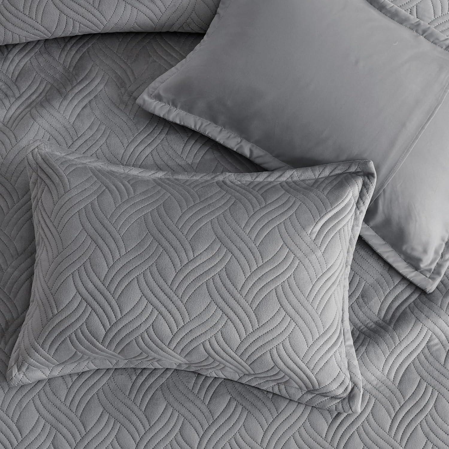 Diamond Velvet Quilt Set