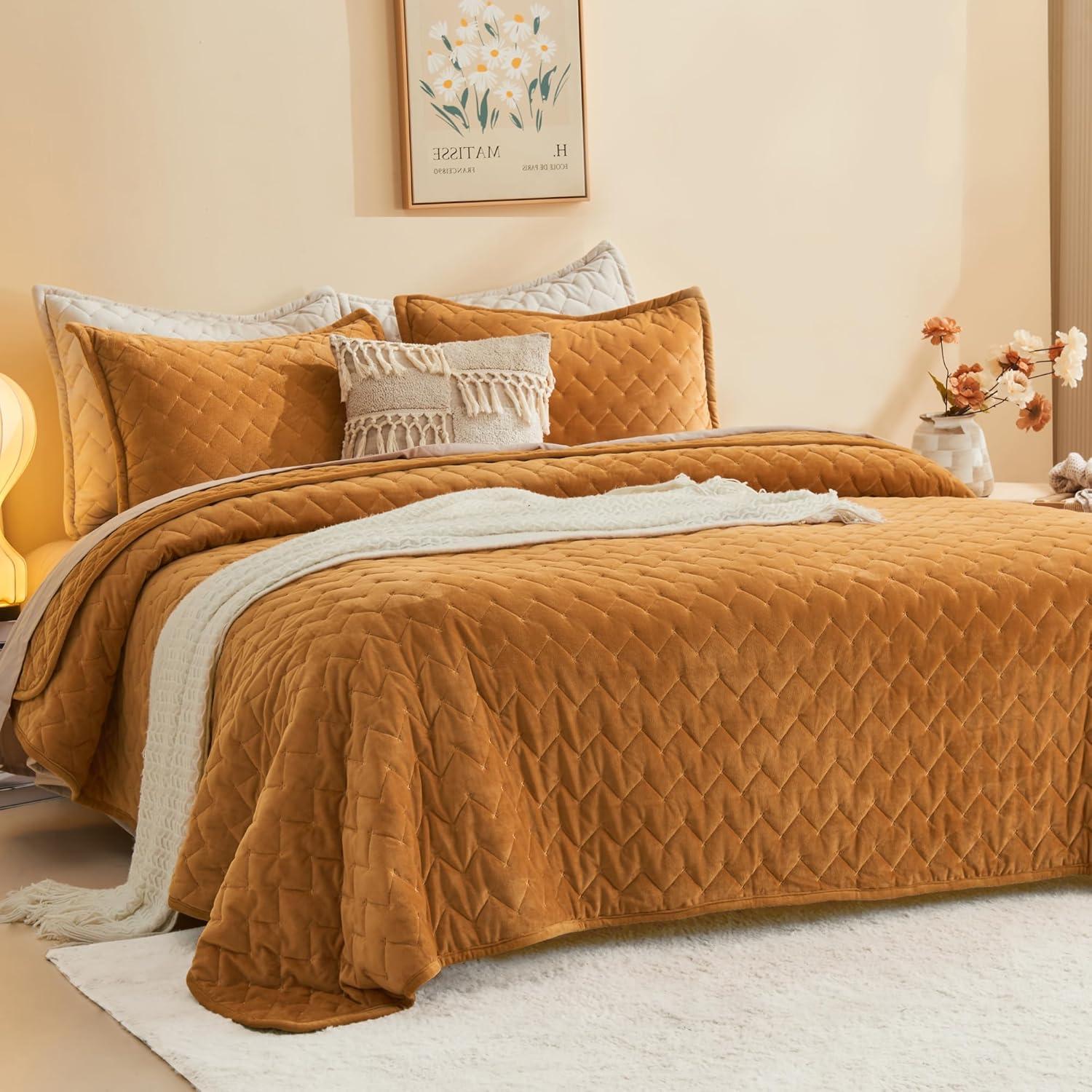 Chezmoi Collection Lux Caramel Gold Velvet Quilt Queen Set, 3-Piece Lush Plush Distressed Velvet Bedding All Season Lightweight Comforter Brushed Microfiber Reverse with Diamond Stitch Quilting