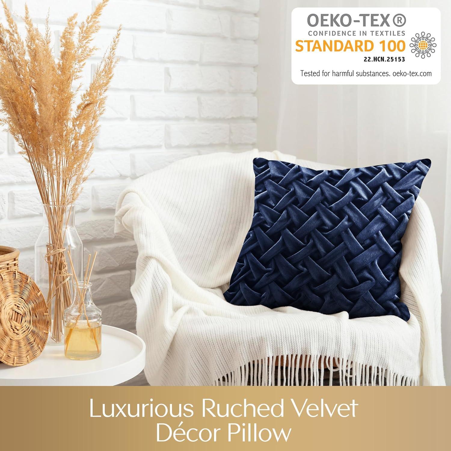 Almohada Decorativa Cuadrada Croscill Classics Winchester en Azul Marino 20x20"