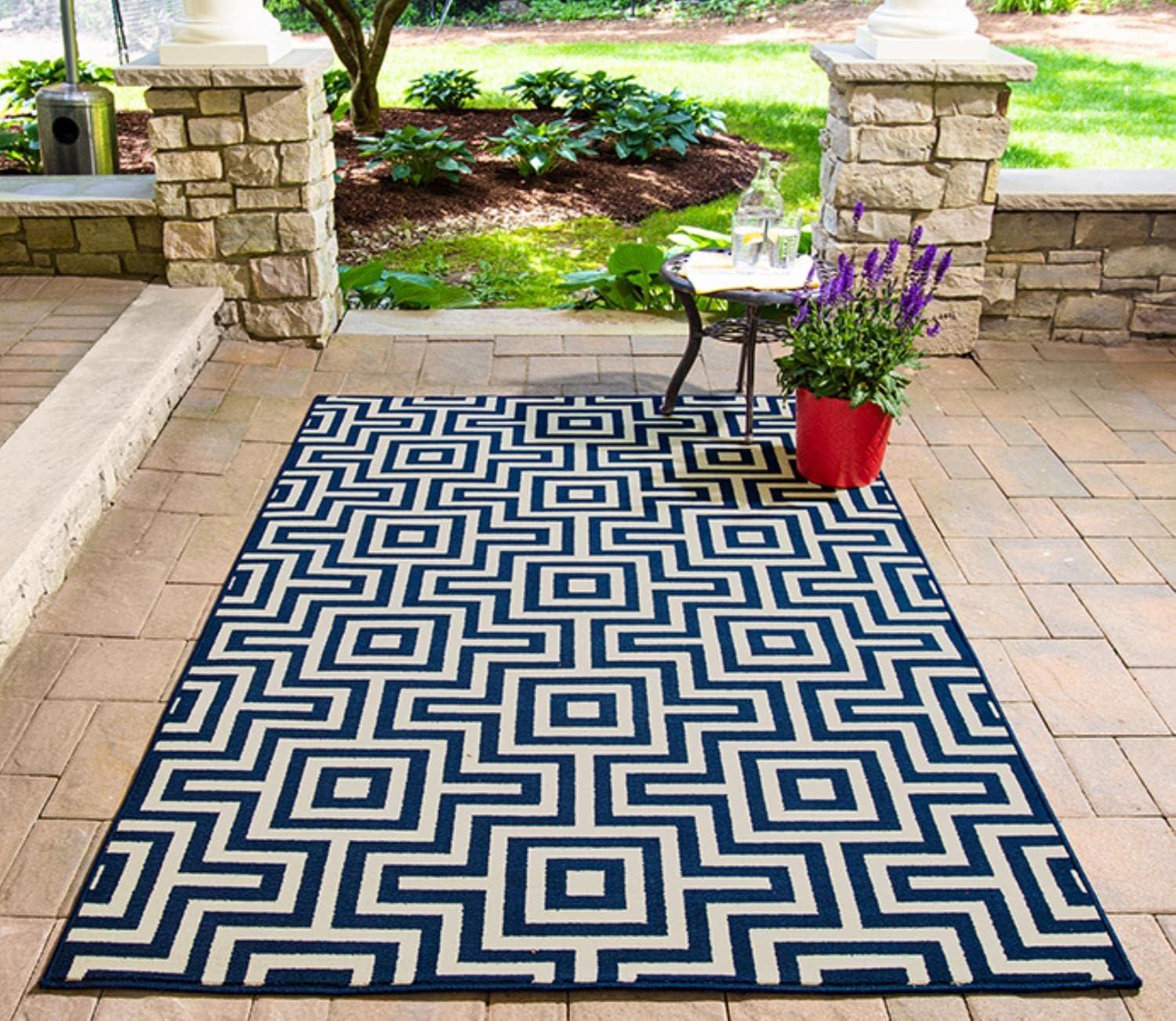 Navy and White Geometric Synthetic Indoor/Outdoor Rug