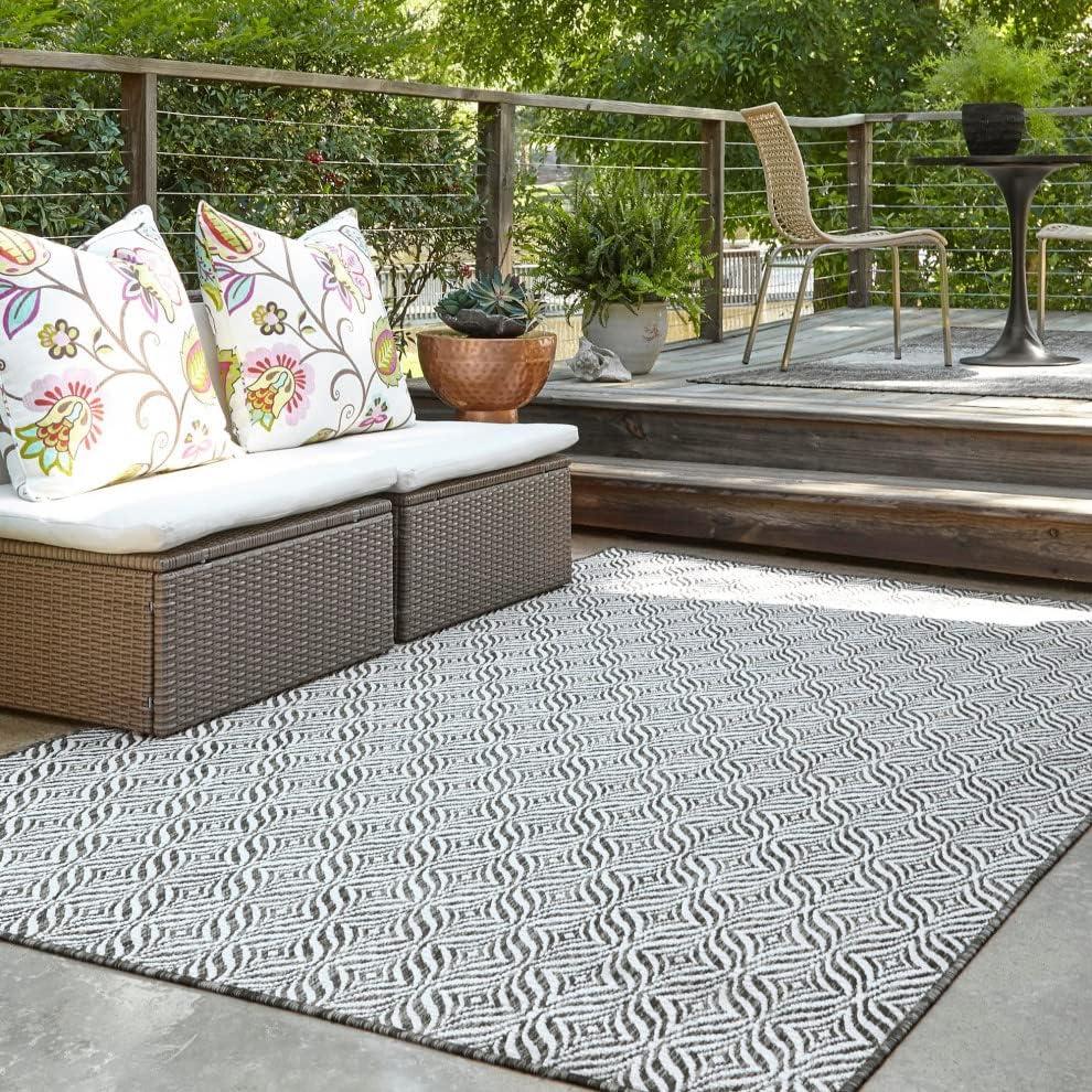 Unique Loom Outdoor Trellis Collection Area Rug - Deco Trellis (5' 1" x 8' Rectangle Charcoal/Ivory)