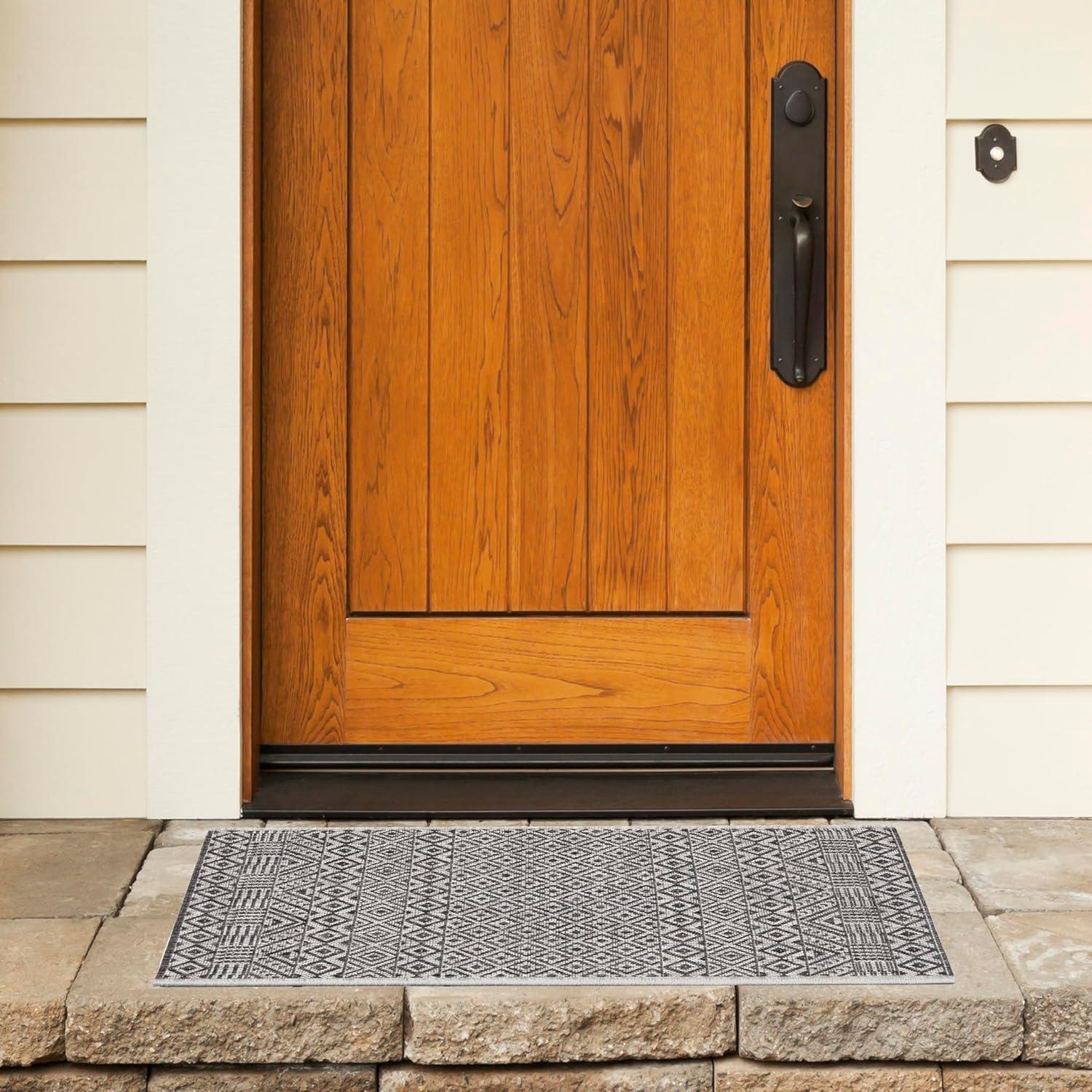 Courtyard CY8235 Power Loomed Indoor and Outdoor Accent Rug - Grey/Black - 2'x3'7" - Safavieh