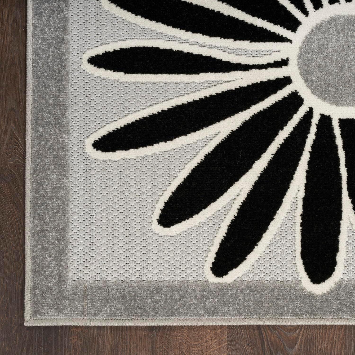 Aloha Daisy Black and White 5'3" x 7'5" Synthetic Outdoor Rug