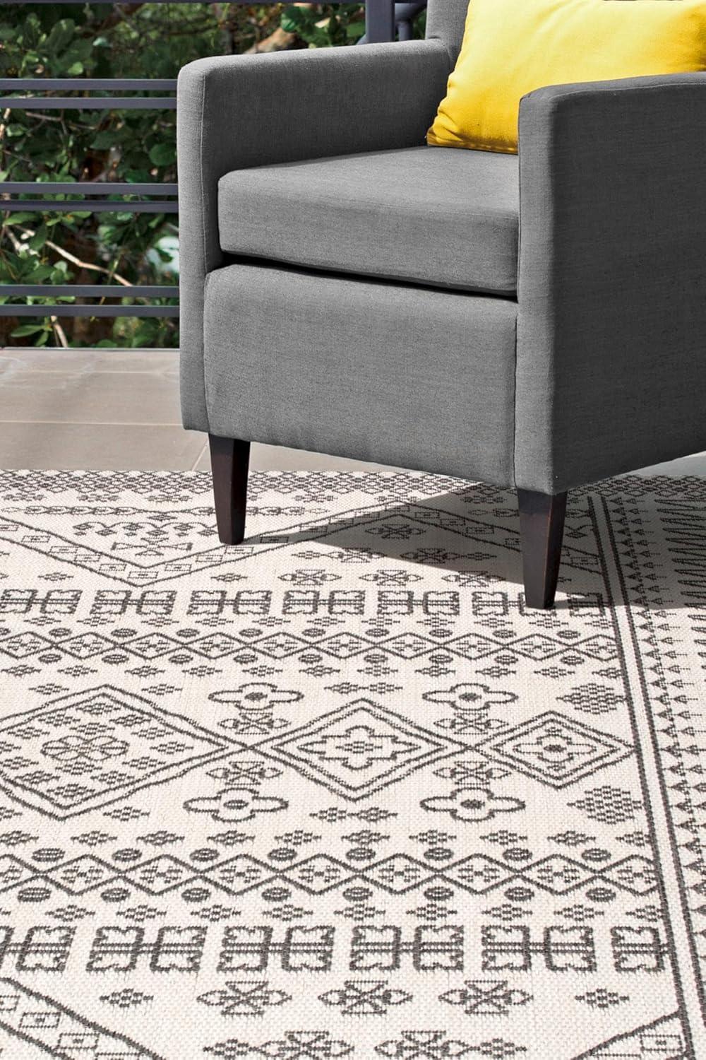 Nuloom Kandace Bohemian Indoor and Outdoor Area Rug