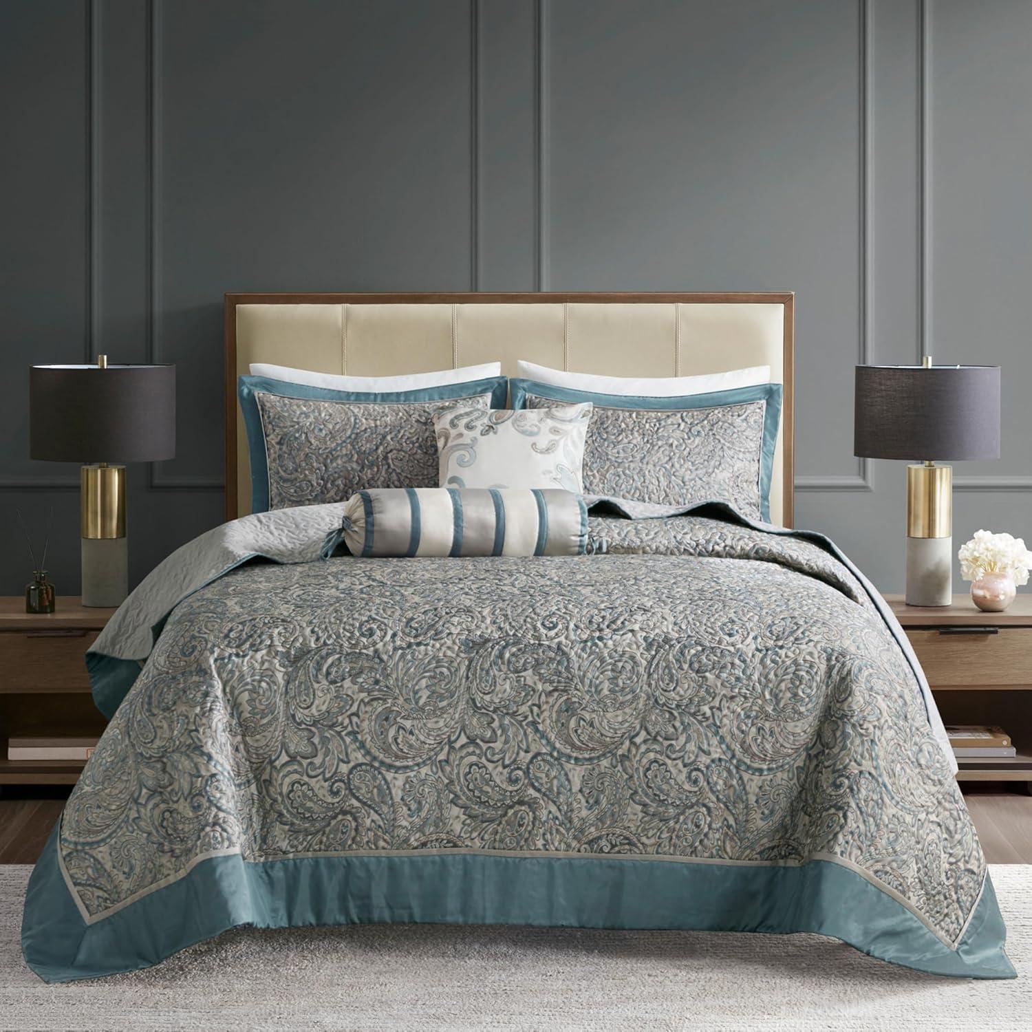 Aubrey 5 Piece Jacquard Bedspread Set with Throw Pillows