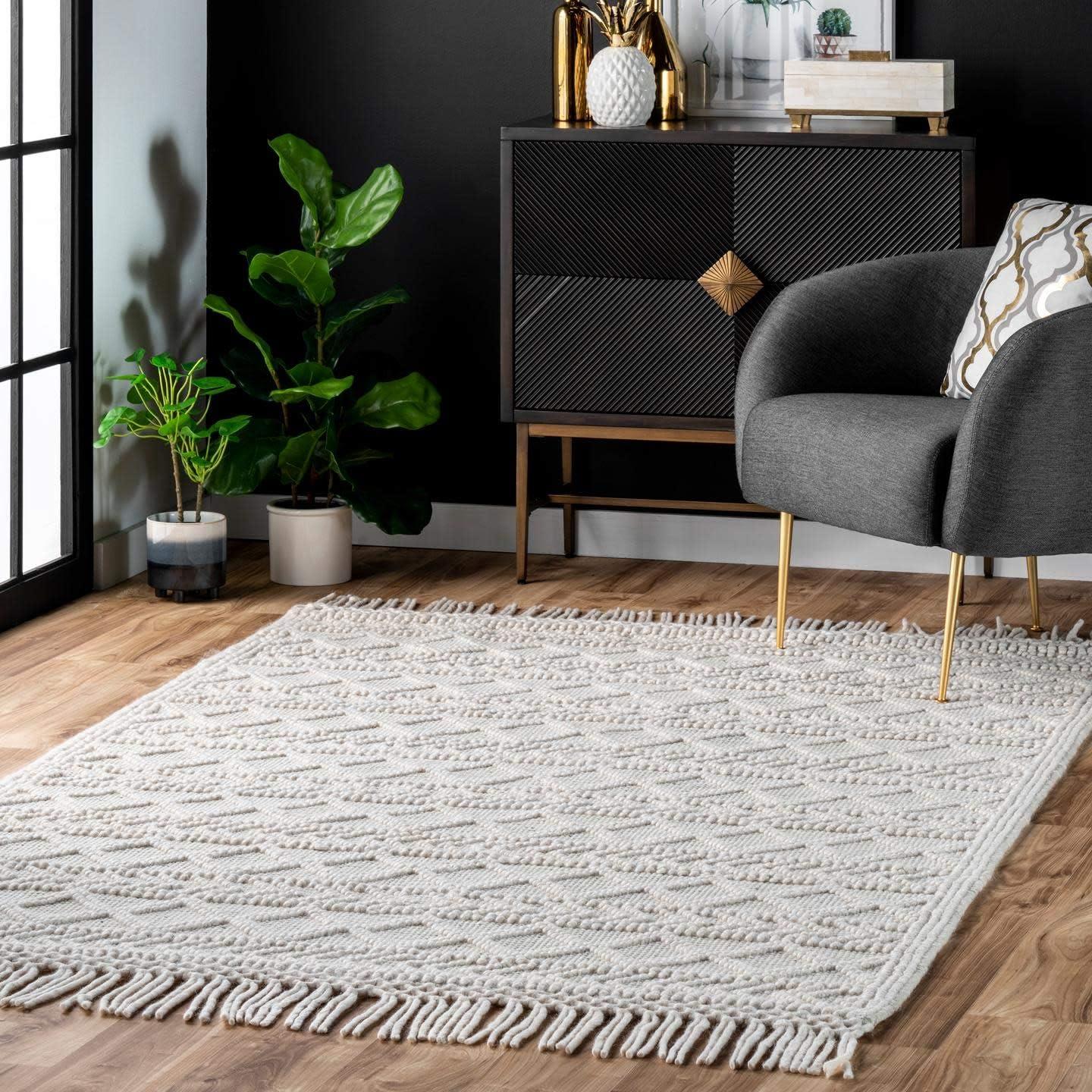 nuLOOM Tabatha Tassel Wool Area Rug, 4' x 6', Cream