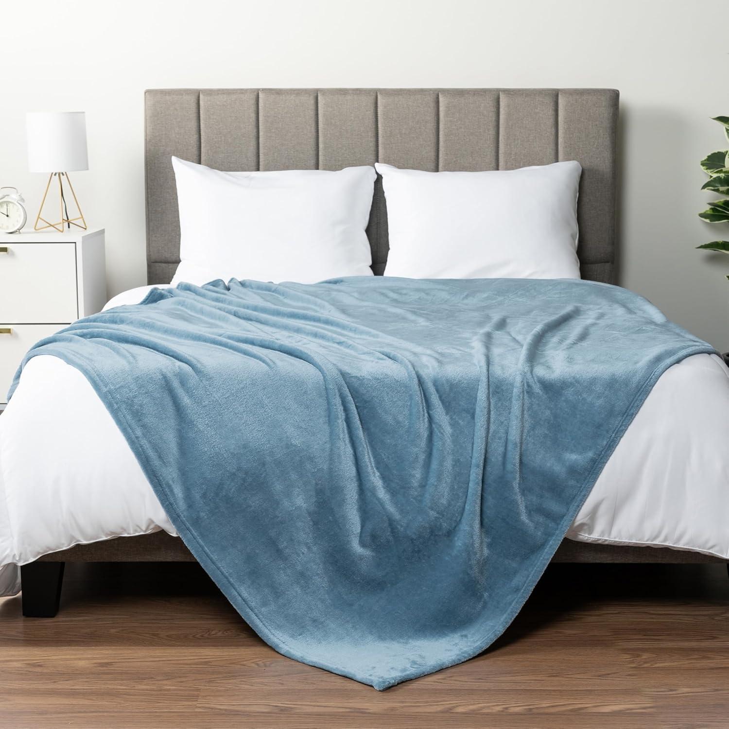 Pavilia Hand Woven Throw Blanket