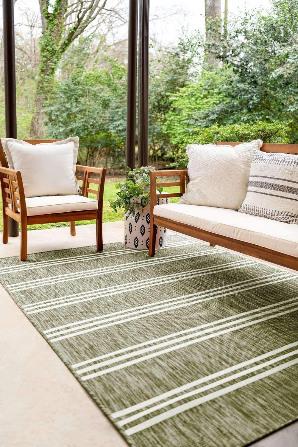 Unique Loom Outdoor Collection Area Rug - Anguilla (4' 1' x 6' 1' Rectangle, Green/ Ivory)