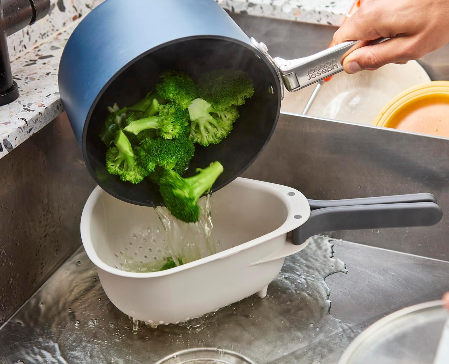 Joseph Joseph Droplet Compact Colander with Folding Handles, Space-Saving Design, Easy-Pour Corners, for Draining Vegetables, Pasta, Fruits