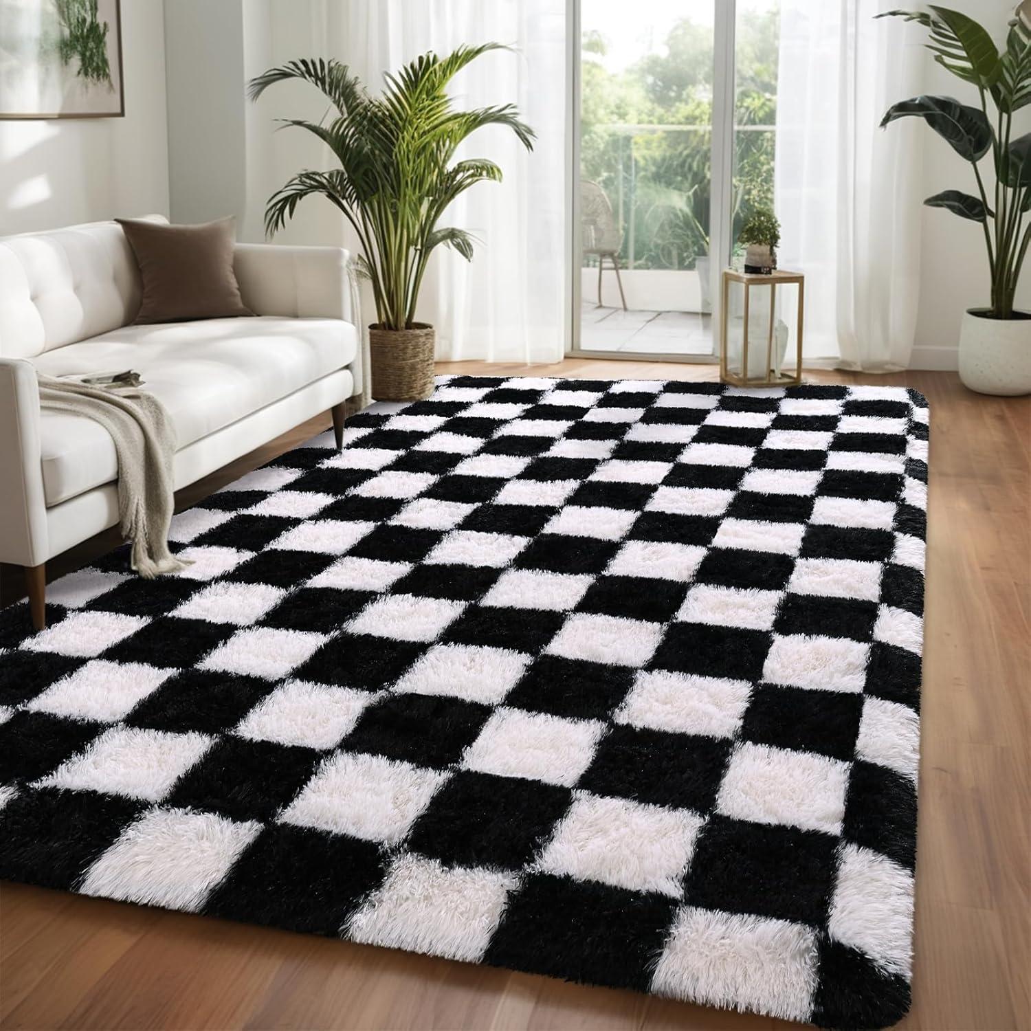 Corrigan Studio® Haylee Super Lightweight Plastic Straw Rug Checkered Black/White Outdoor Area Rug
