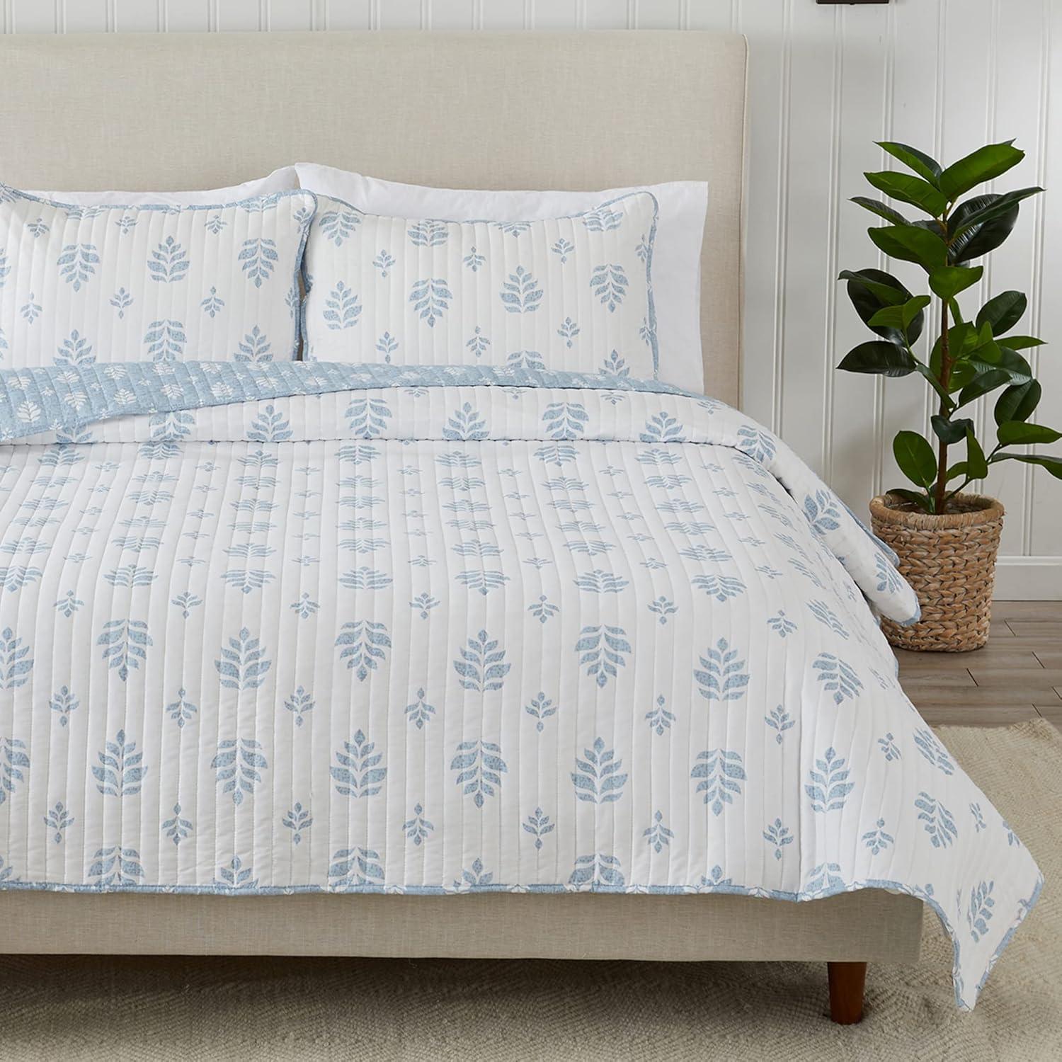 Great Bay Home Intricate French Floral Design Reversible Reversible Quilt Set With Shams  (Twin, Colette - Blue)