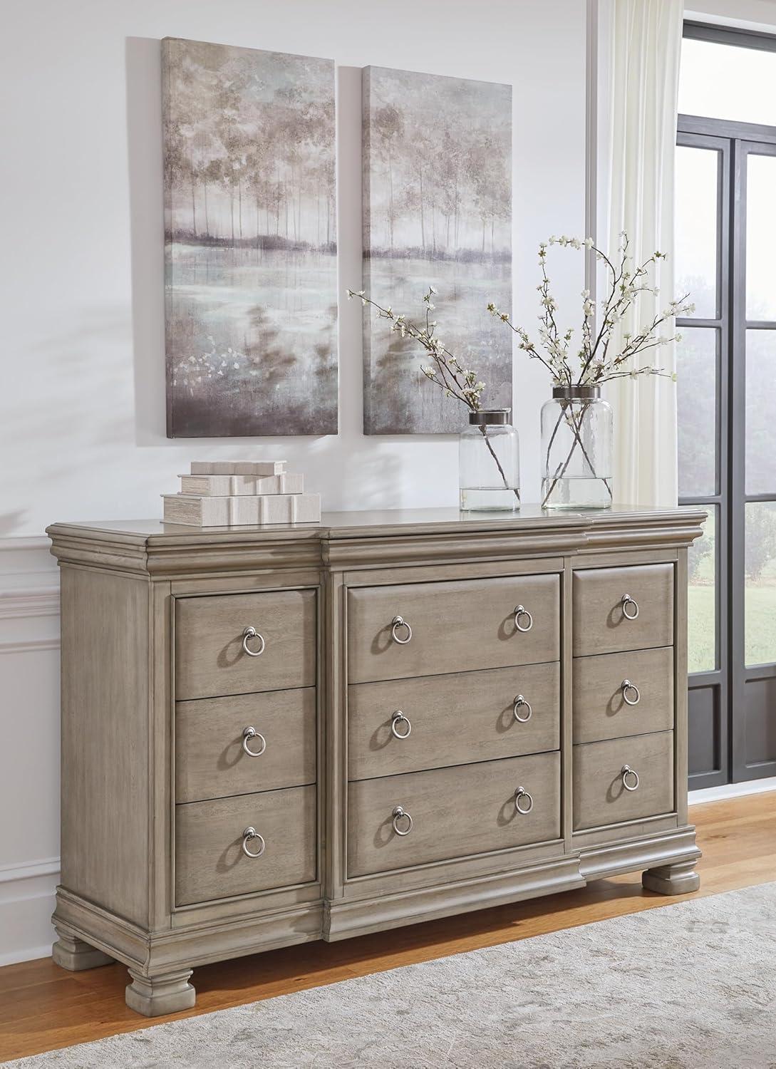 Light Gray Traditional Dresser with Dovetail Drawers