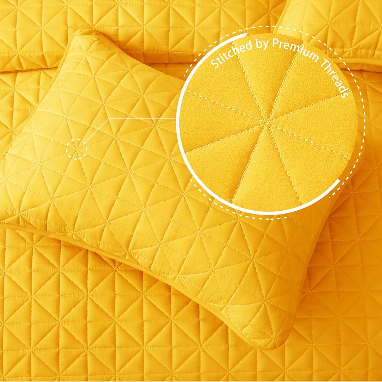 Exclusivo Mezcla Bed Quilt Set Queen Size for All Seasons, Stitched Pattern Quilted Bedspread/ Bedding Set/ Coverlet with 2 Pillow shams, Lightweight and Soft, Yellow