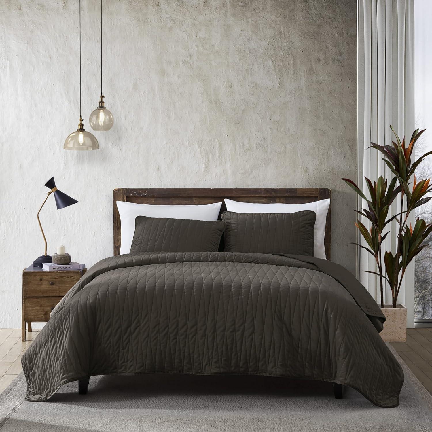 Brielle Premium Modern & Contemporary Velvet Quilt Set