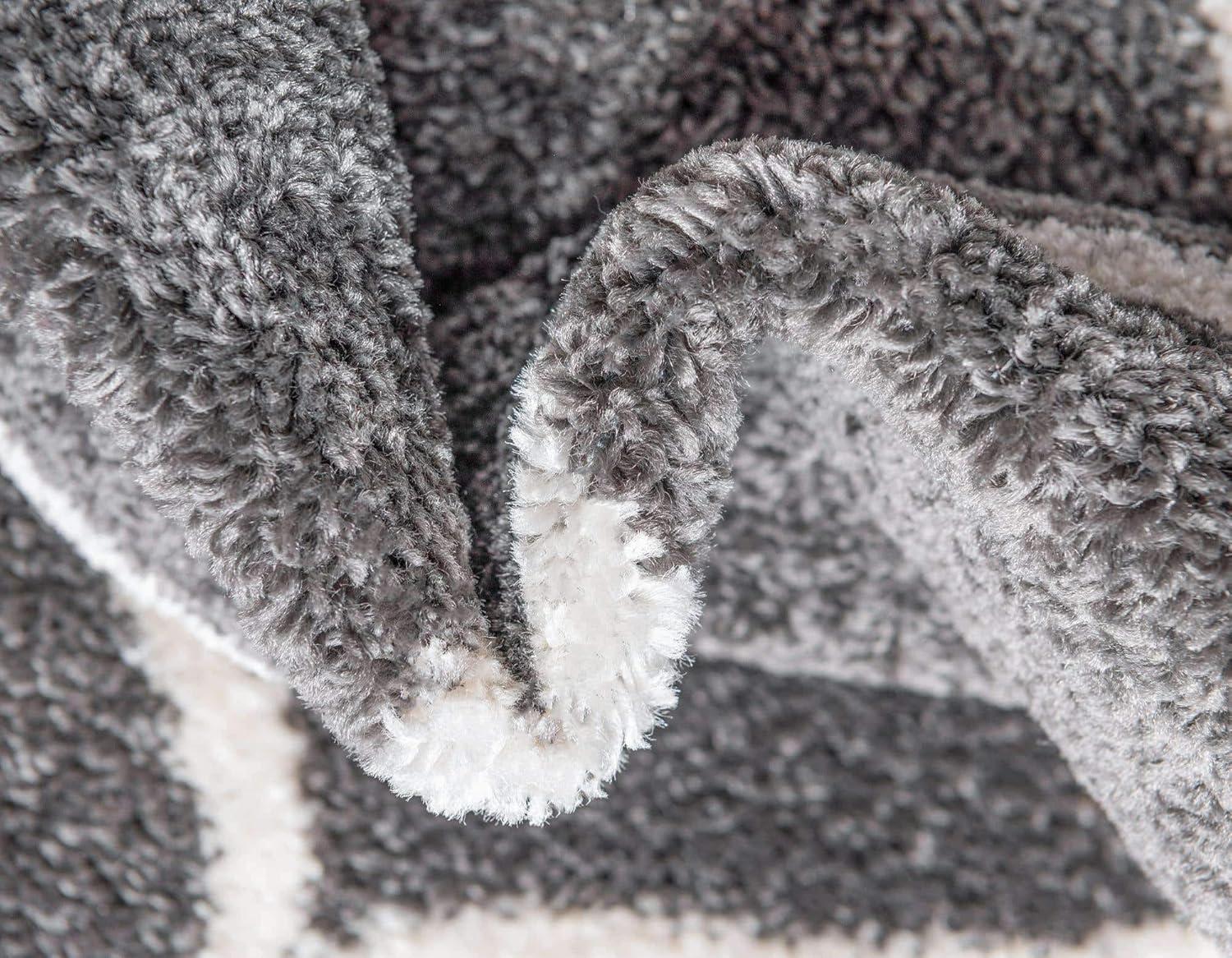 Unique Loom 6' 0 x 6' 0 Trellis Frieze Rounded Dark Gray Area Rug