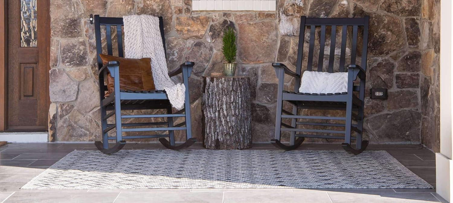 Unique Loom 5' 1 x 8' 0 Rectangle Indoor/Outdoor Trellis Gray Area Rug