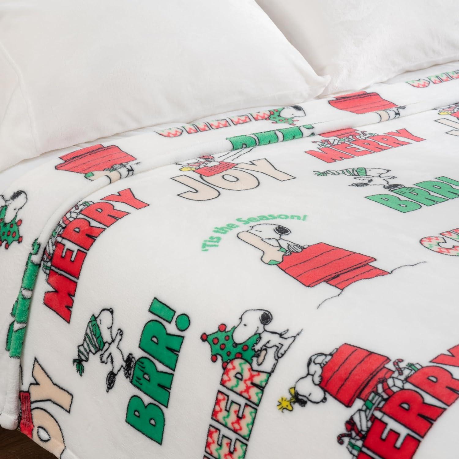 Berkshire Blanket Peanuts® VelvetLoft® Cute Character Snoopy Plush Blanket,Christmas Snowy Scene,Twin 60 in x 90 in (Official Peanuts® Product)