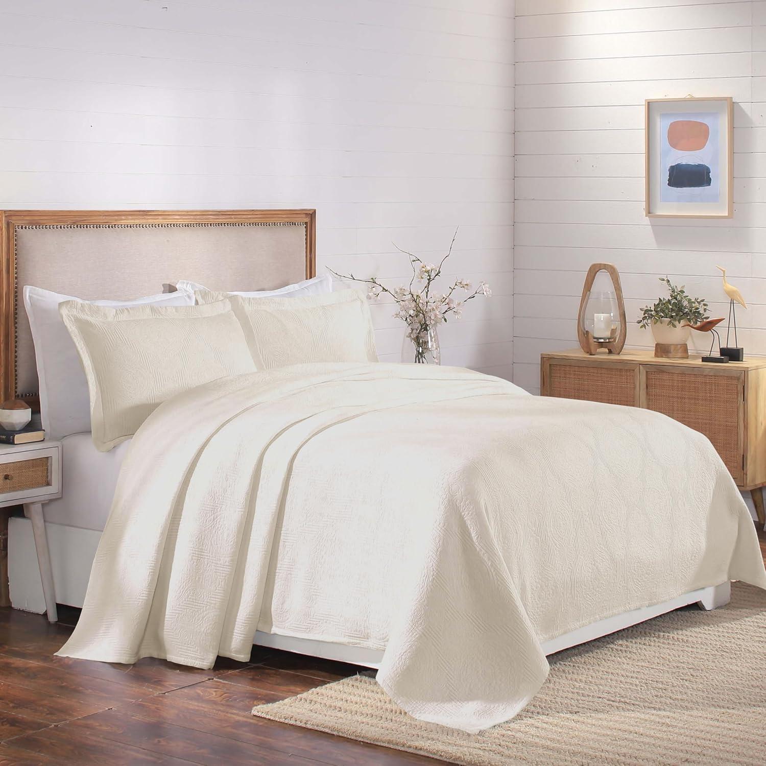 Ivory Cotton Twin Bedspread Set with Medallion Design