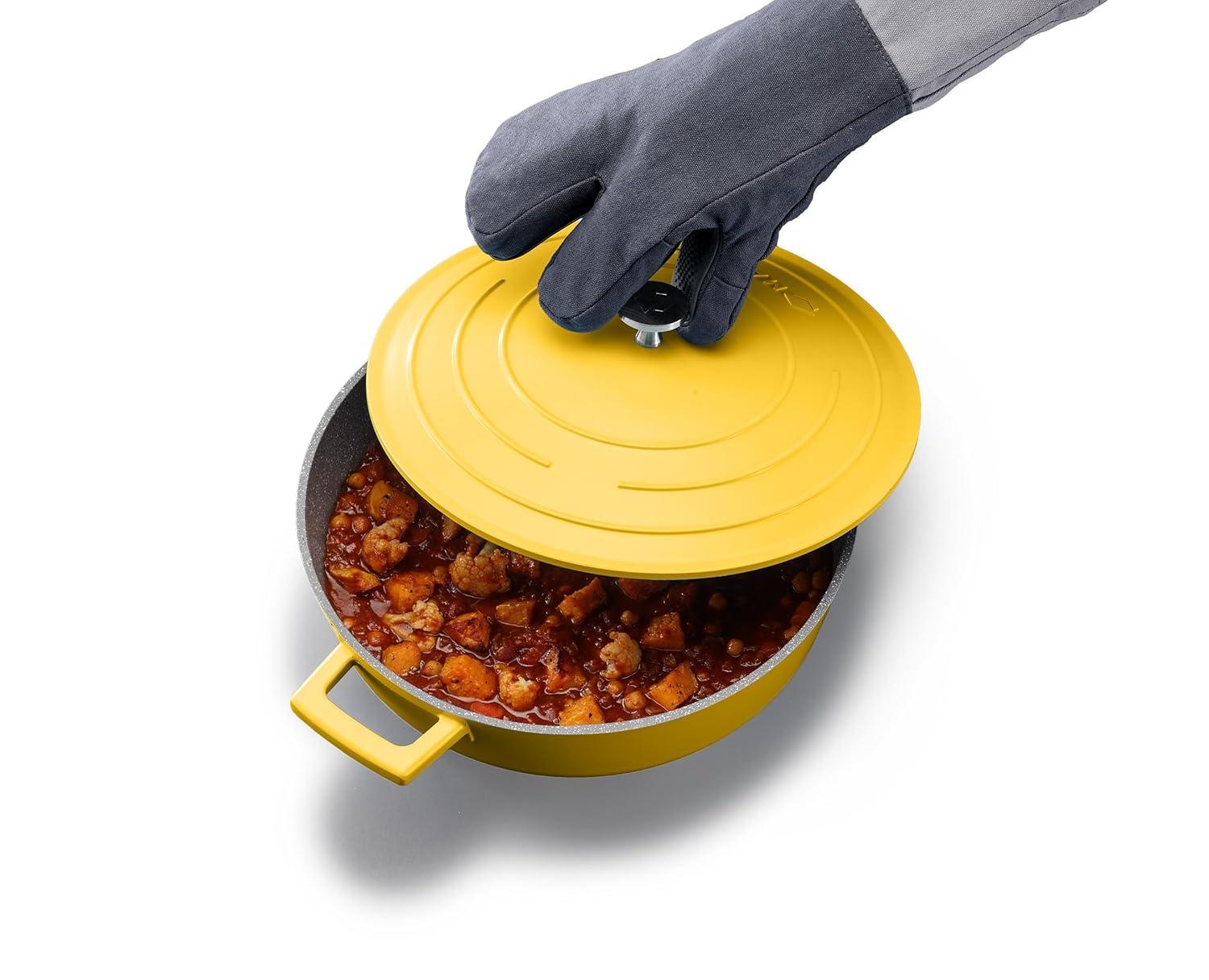 Joseph Joseph Pinch Easy Grip Silicone Oven Glove, Precise Grip, Heat-Resistant up to 482°F, Comfortable Cuff with Hanging Hole, Machine Washable, Right Hand Only