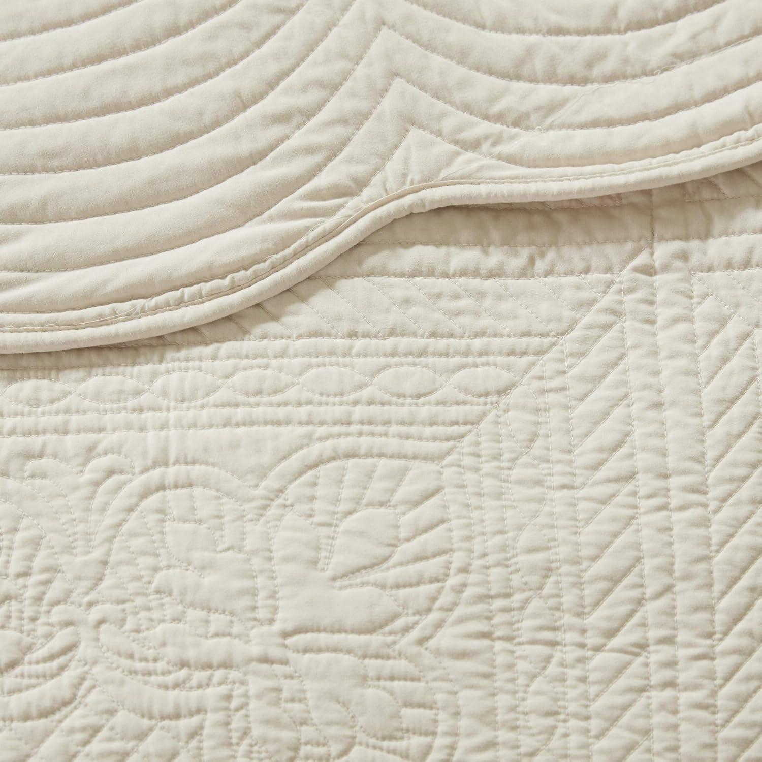 Tuscany Scalloped Edge Quilt Set