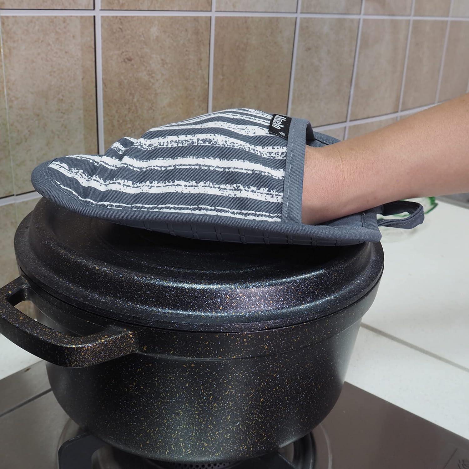 Silicone Pot Holders Set of 3 Heat Resistant & Non Slip Potholders, Professional Oven Hot Pads with Pockets Mitts for Kitchen Cooking Baking Barbecue