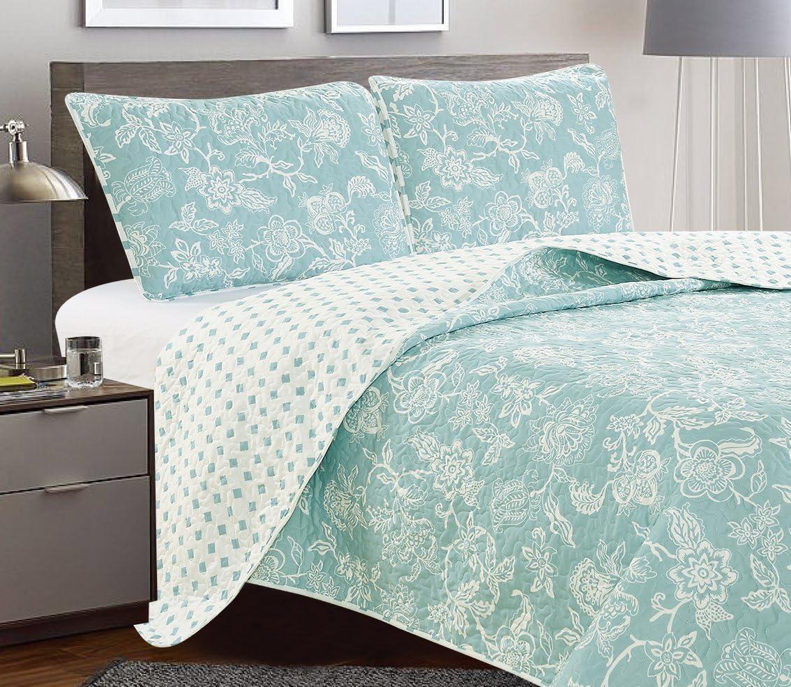 Dainty Floral Reversible Quilt Set with Shams