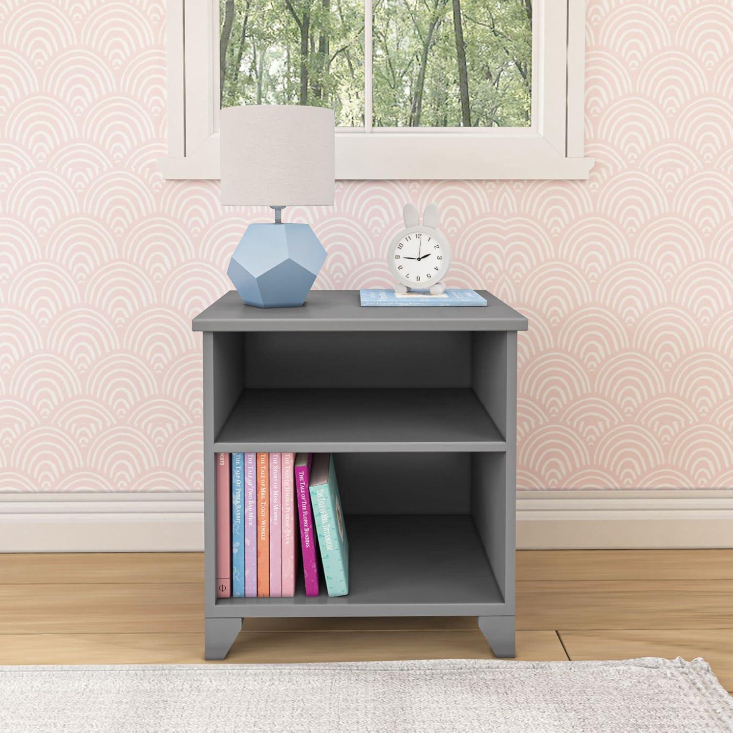 Max & Lily Classic Wood Nightstand with 1 Drawer, Kids Bedside Table/End Table, Small Nightstand for Bedroom, Grey