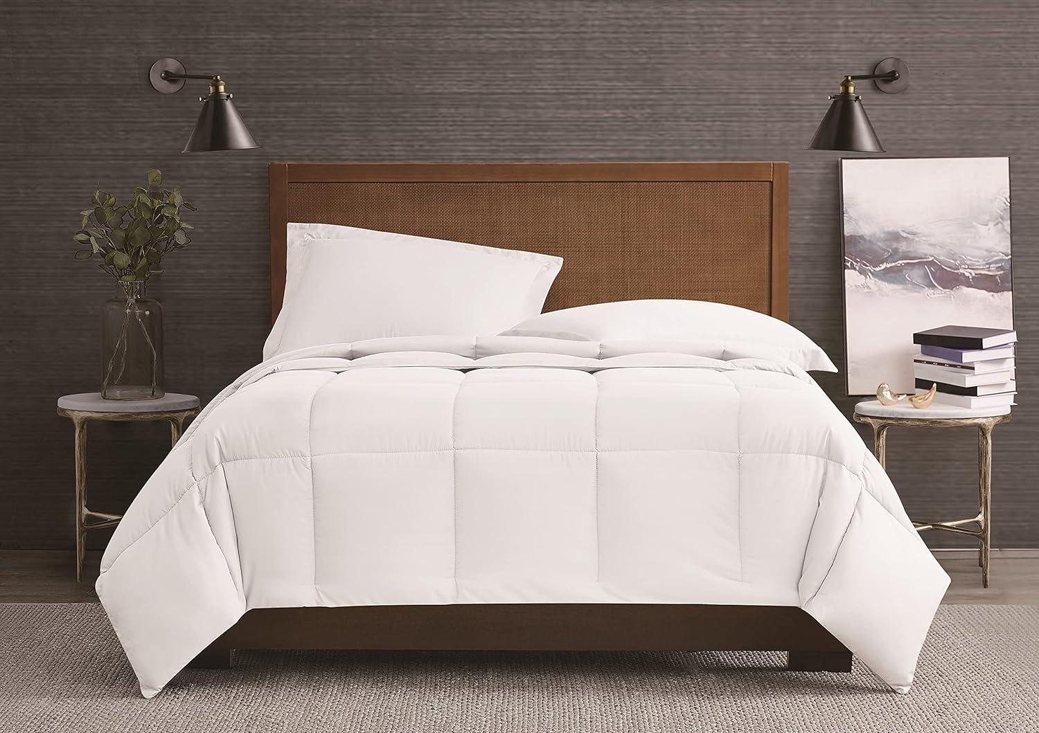 White Full Microfiber Quilt Set with Shams