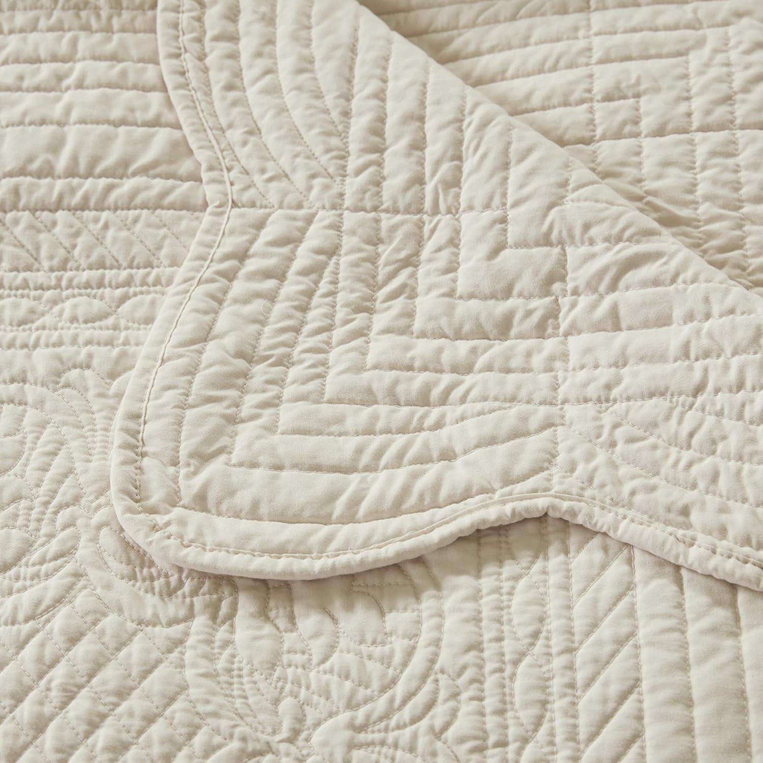 Madison Park Journey Oversized Quilted Throw with Scalloped Edges