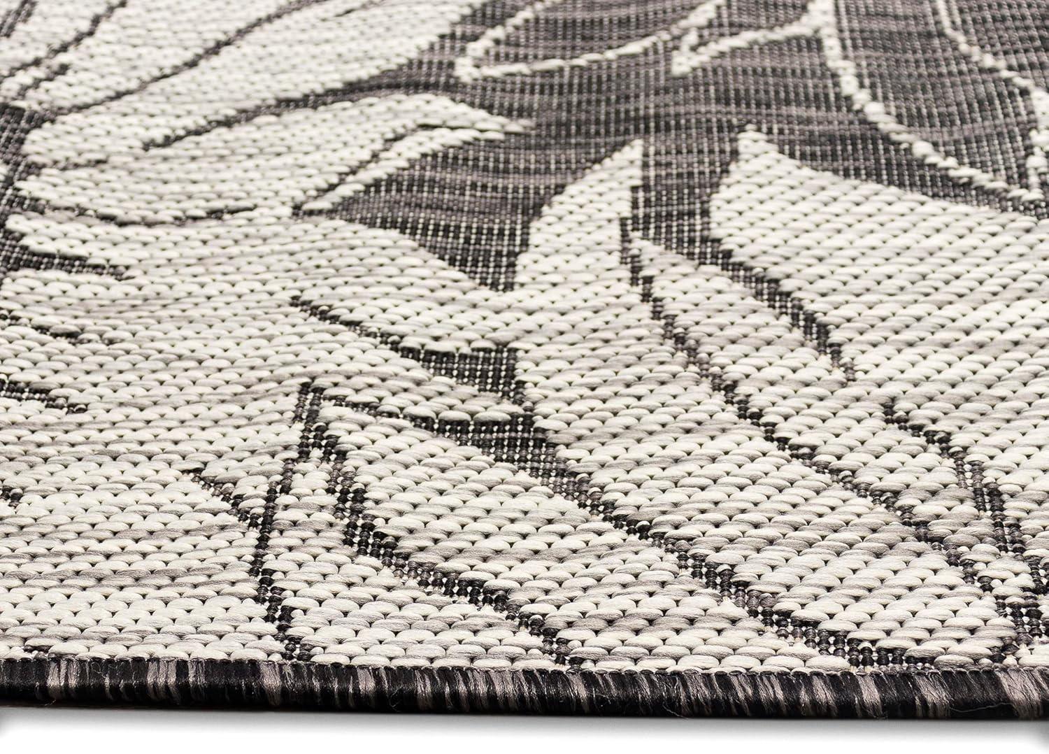 Liora Manne Carmel Sunflower Field Indoor/Outdoor Rug Black 4'10" x 7'6"