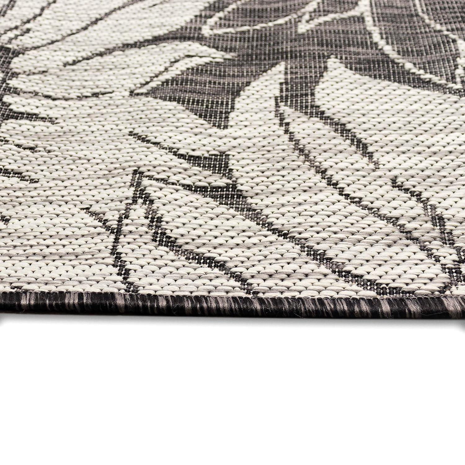 Liora Manne Carmel Sunflower Field Indoor/Outdoor Rug Black 4'10" x 7'6"