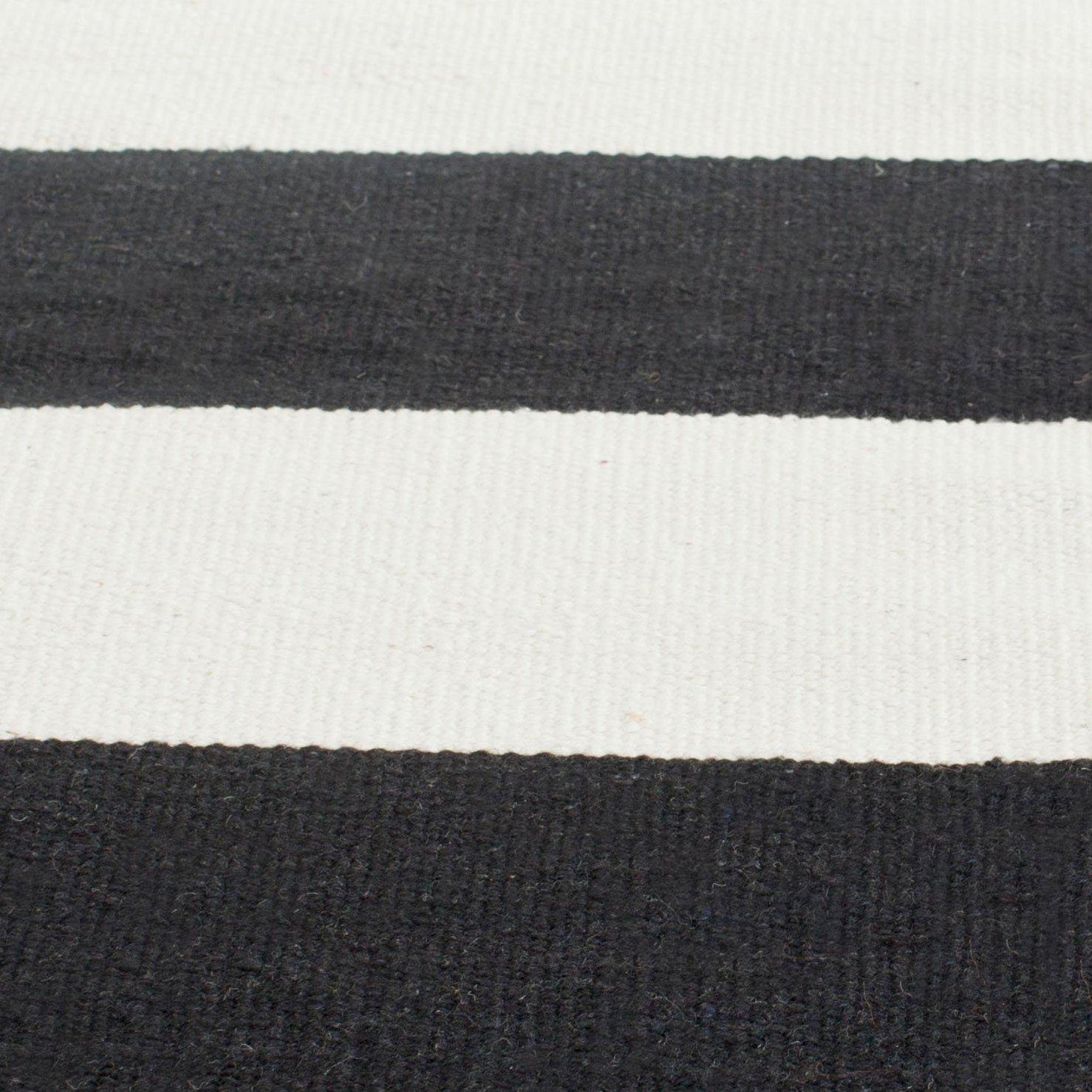 Montauk MTK712 Hand Woven Indoor Accent Rug - Black/Ivory - 4'x6' - Safavieh